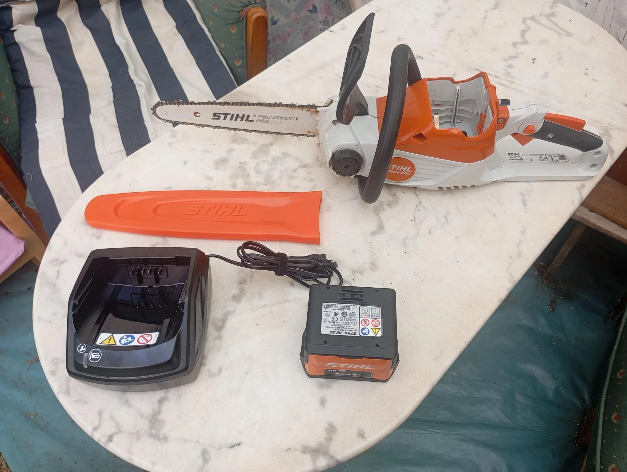 Tronçonneuse sur batterie STHIL