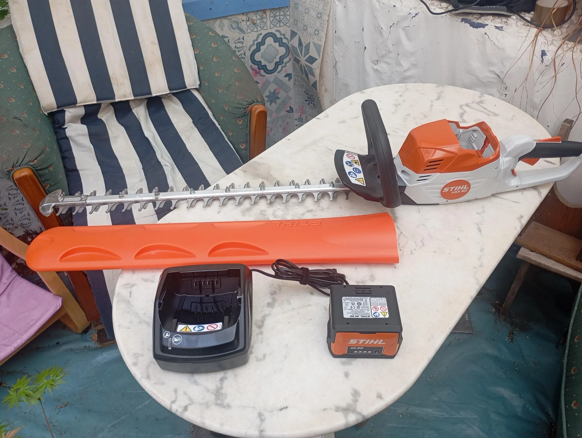 Taille haie STHIL sur batterie