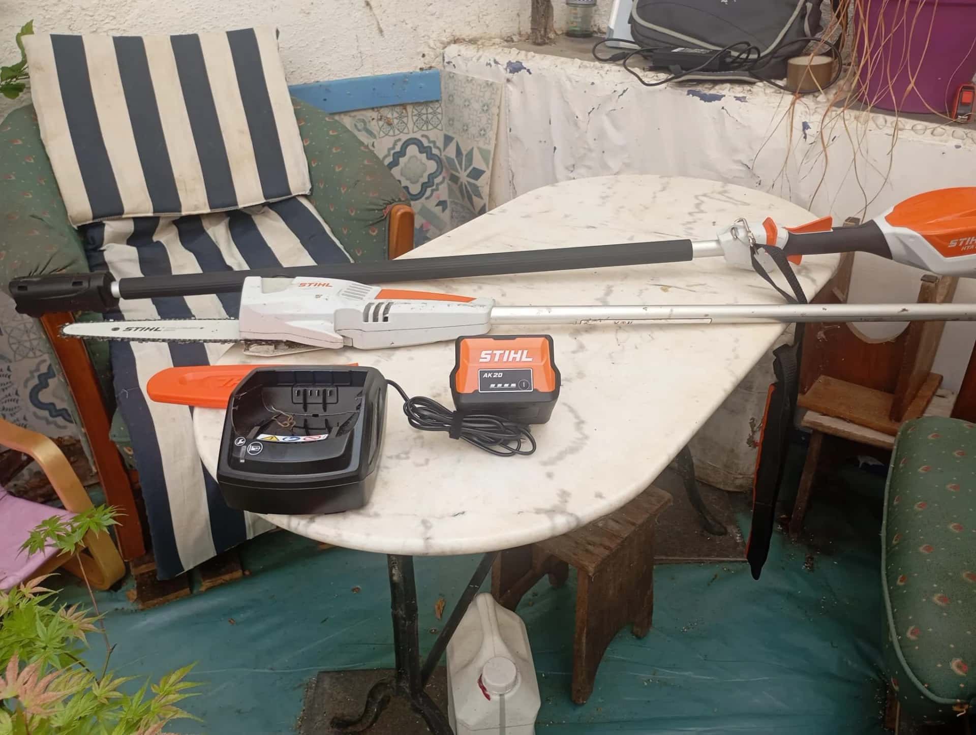 élagueuse sur perche STHIL sur batterie