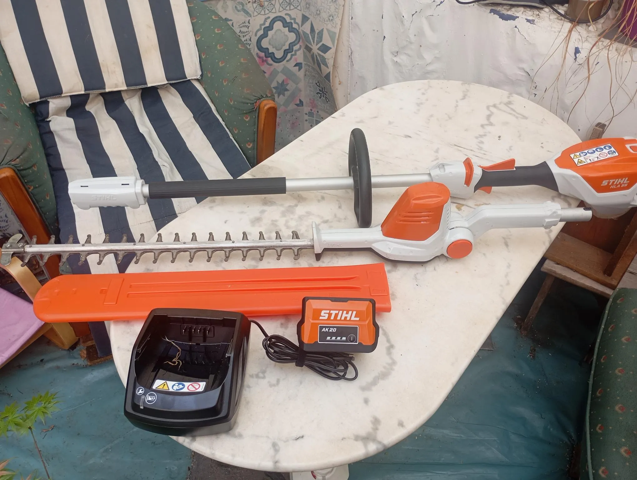 taille haie sur perche STHIL sur batterie