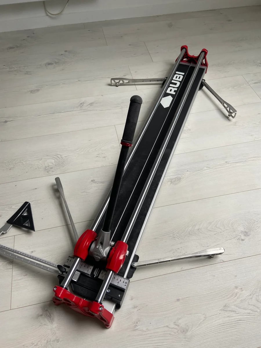 COUPE CARREAUX MANUEL