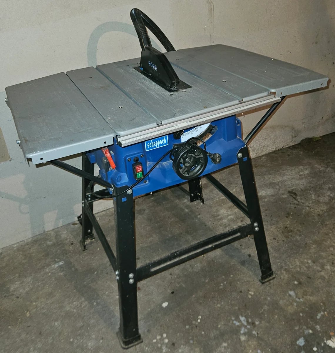 Scie circulaire sur table