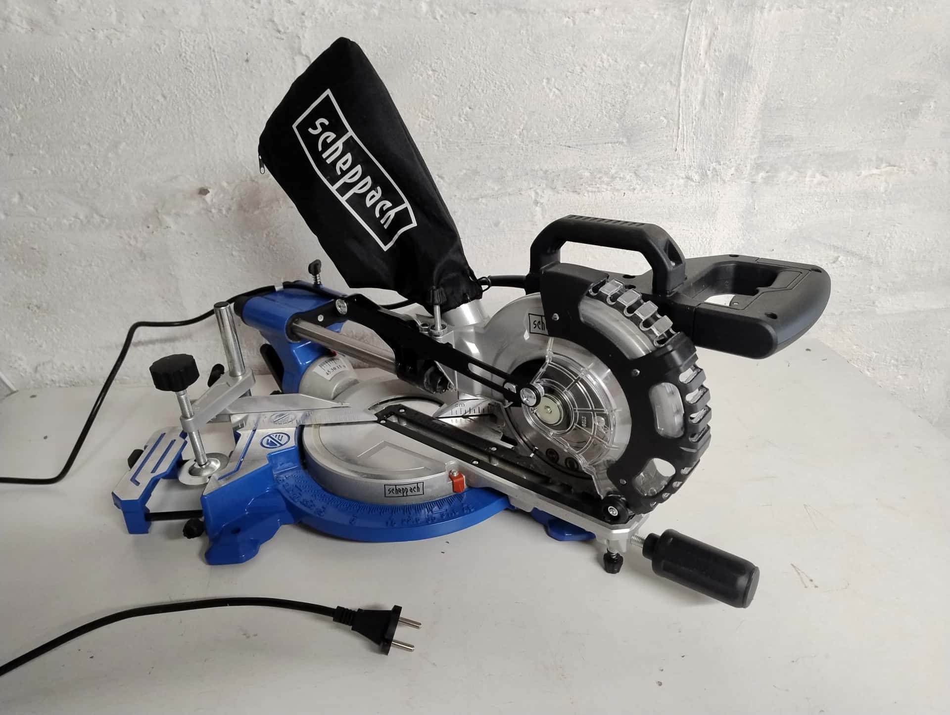 Scie à onglet radiale