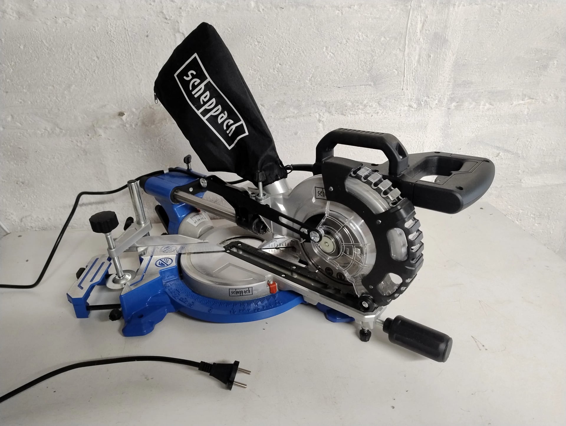 Scie à onglet radiale