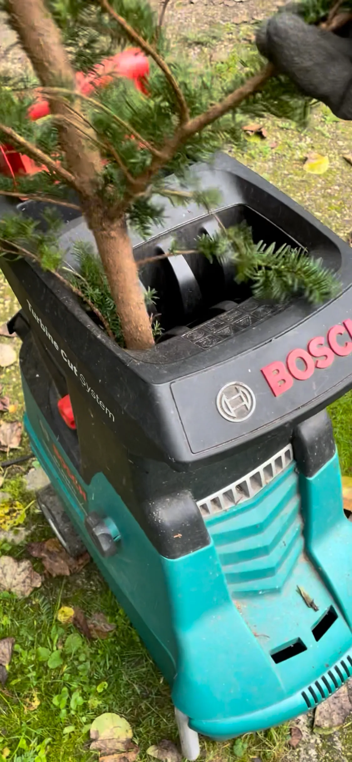 Broyeur végétaux électrique BOSCH AXT 2550 TC, 2500W ø45mm