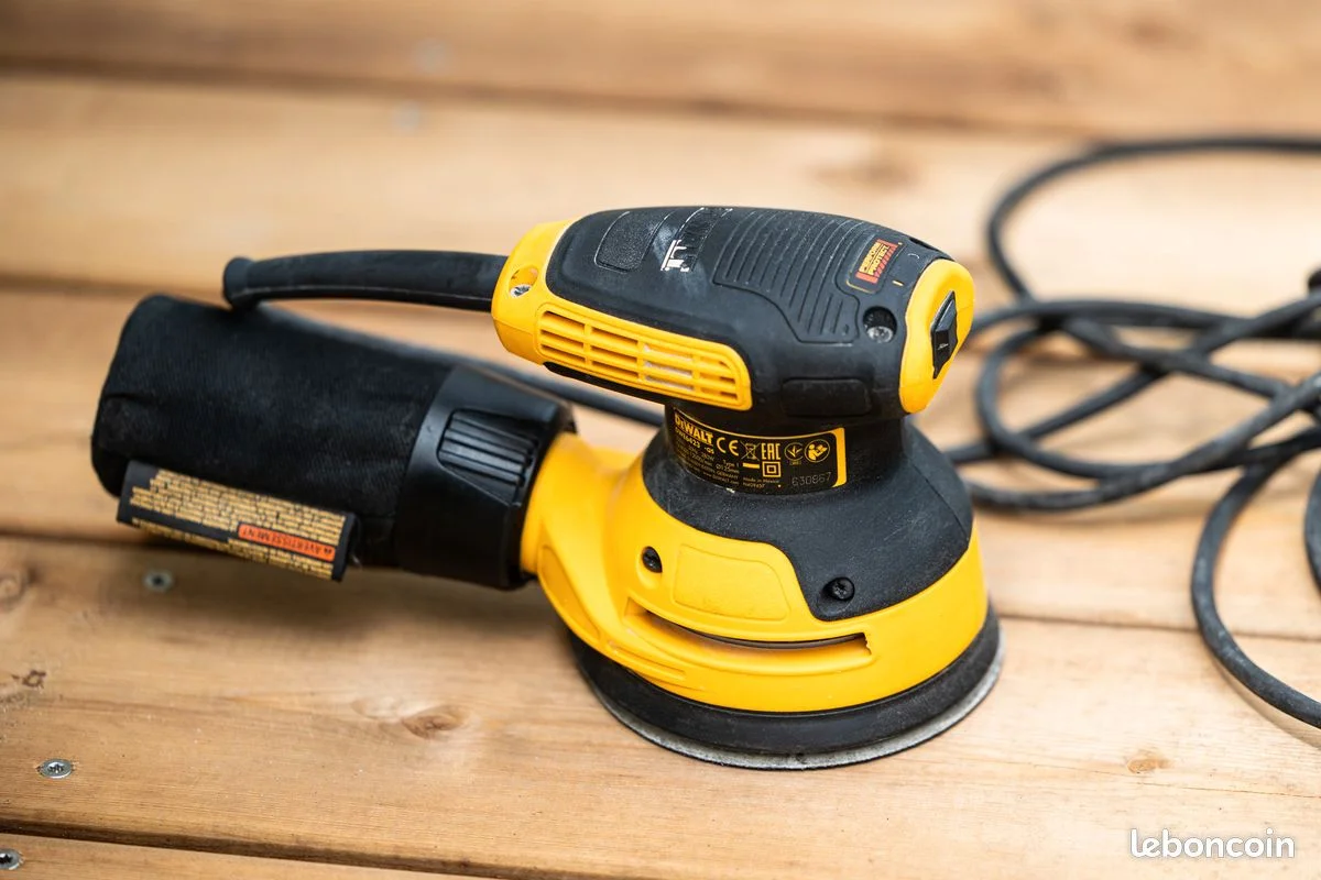 Ponceuse excentrique filaire DEWALT DWE6423-QS 280W 125 mm à louer