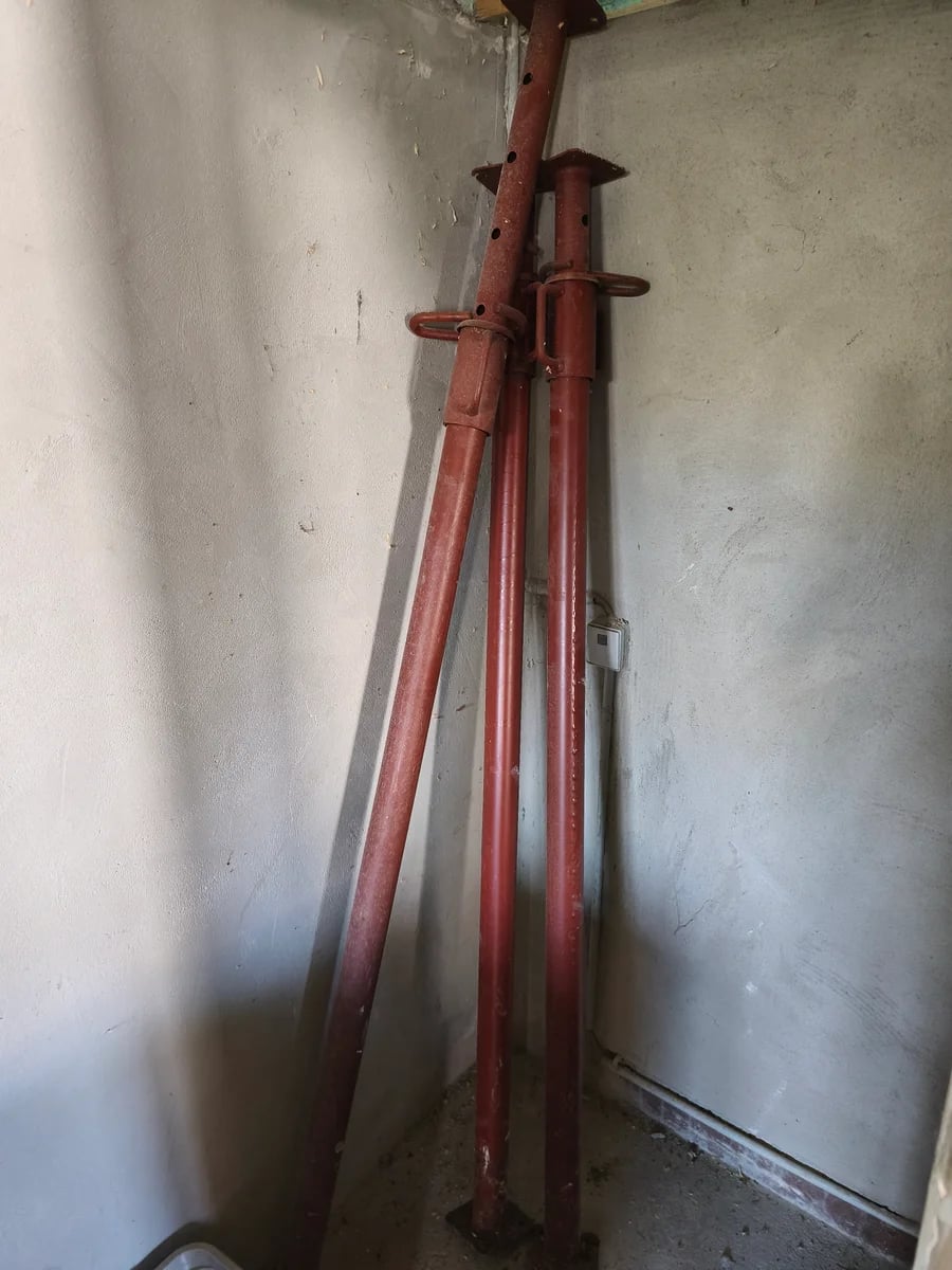 3 Etais pied droit - 1,60m à 2,90m - manchon acier