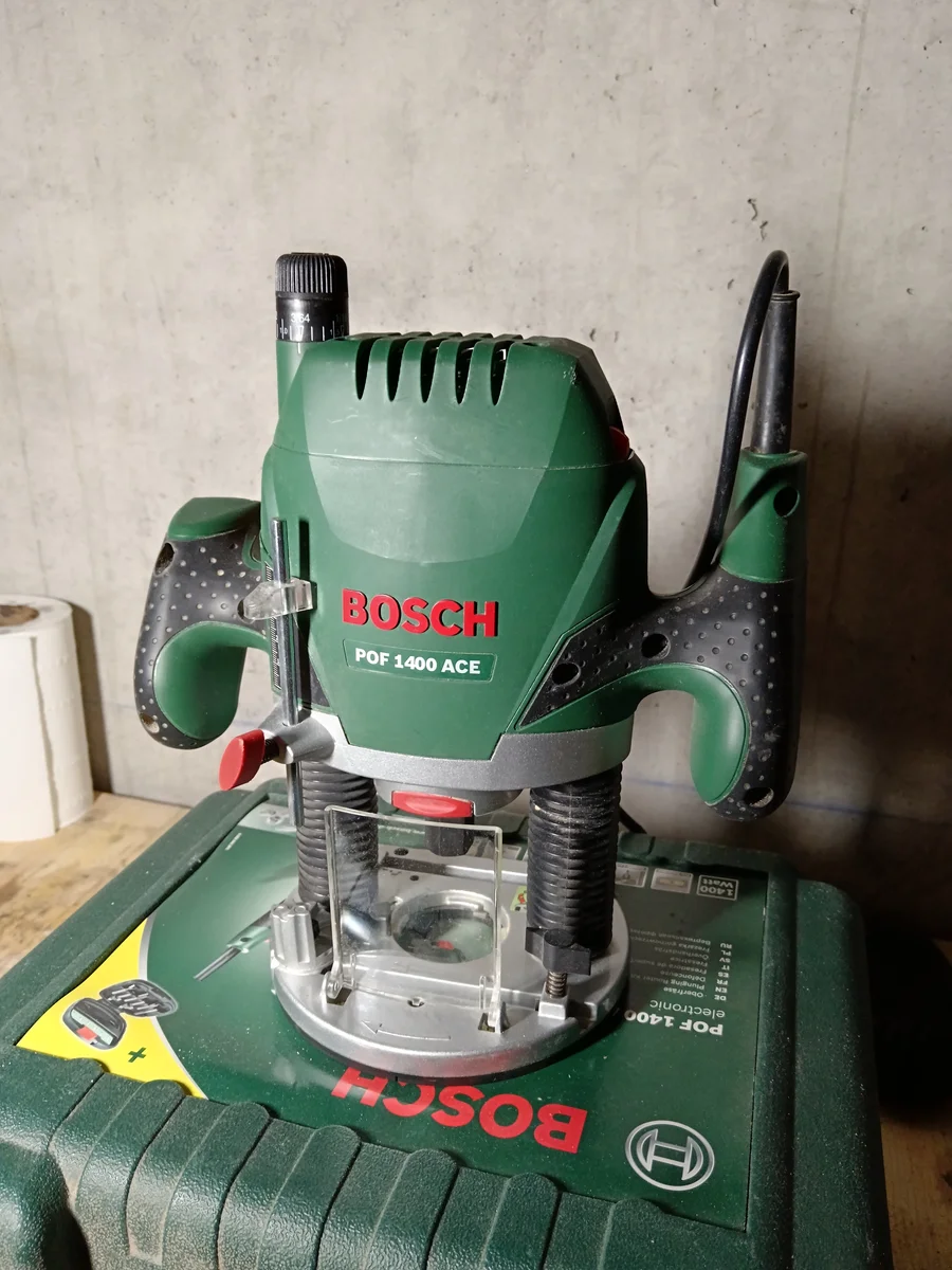 Défonceuse à bois bosch