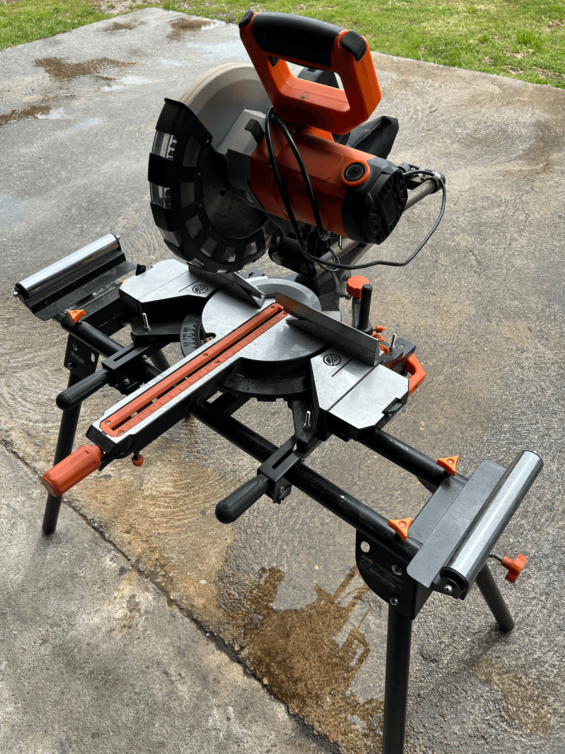 Scie a onglet radiale 200W- 254 mm