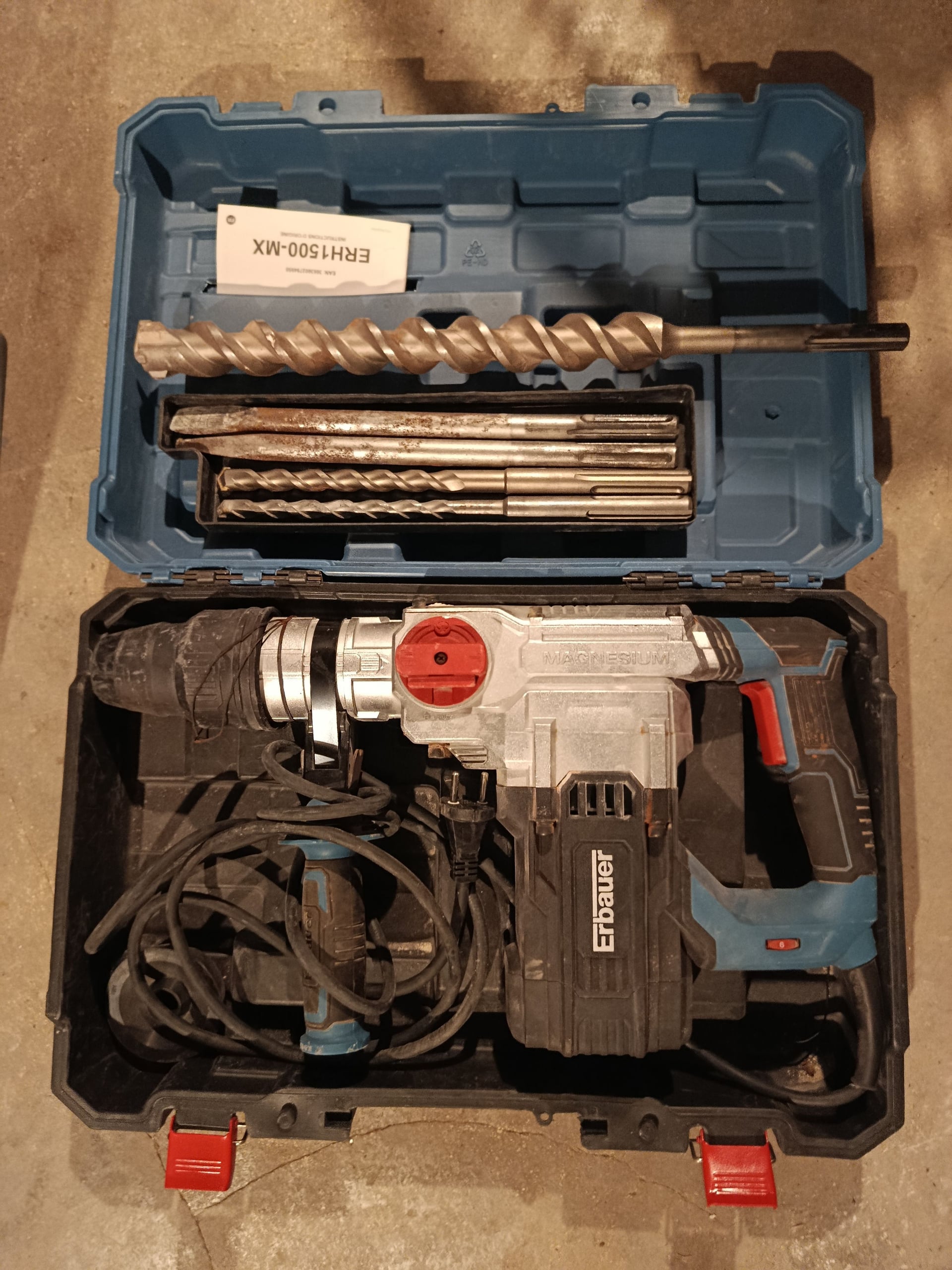 Perforateur avec mèche de 40 et burin