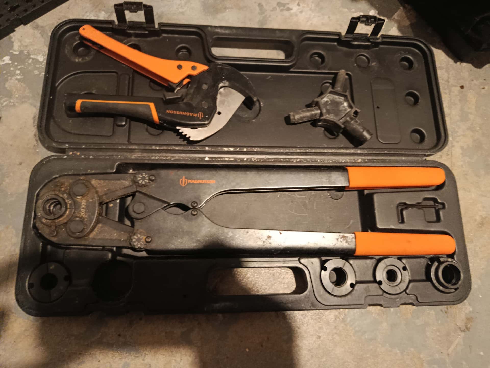 Pince a sertir multicouche et pe