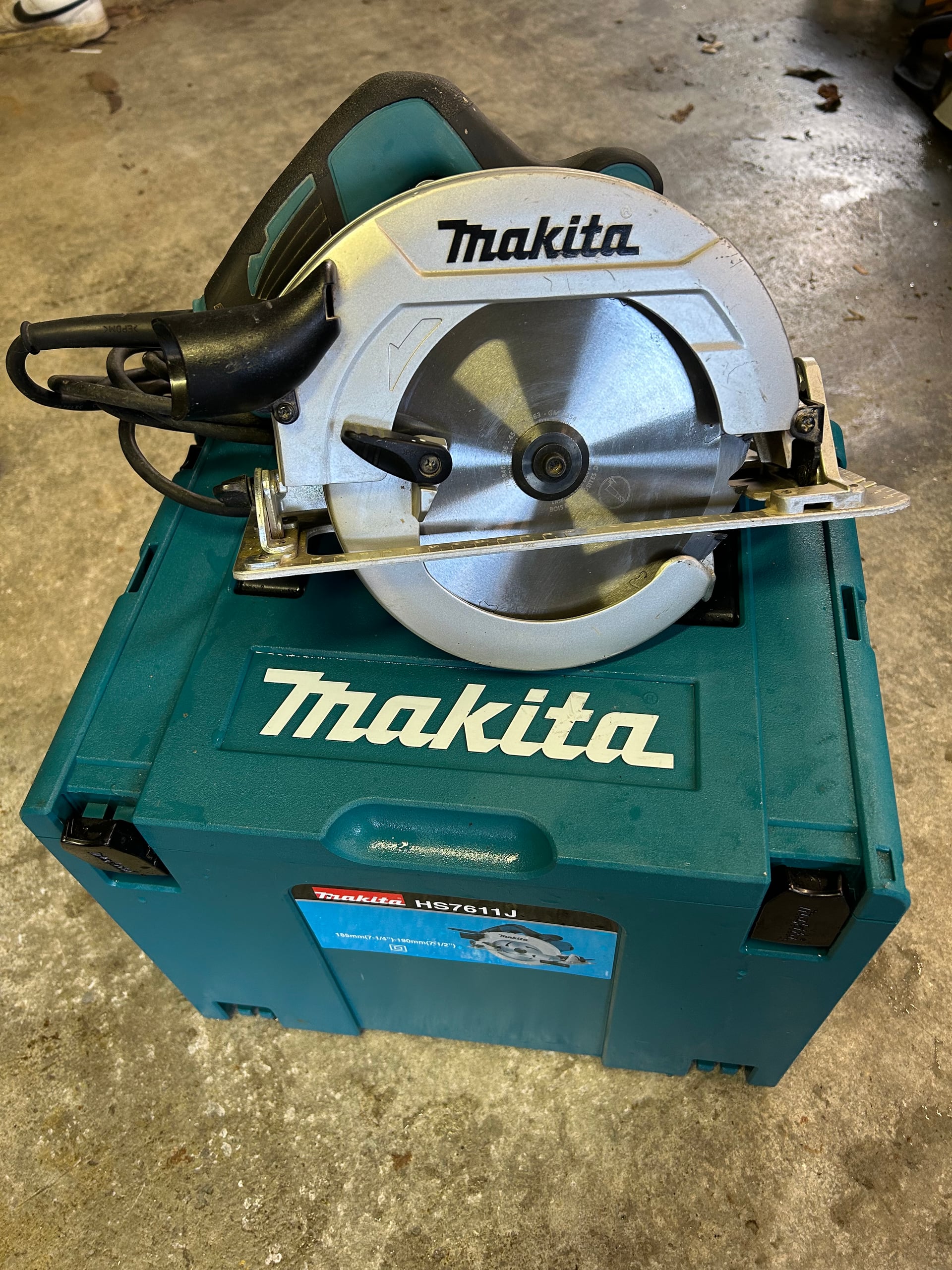 Loue scie circulaire Makita