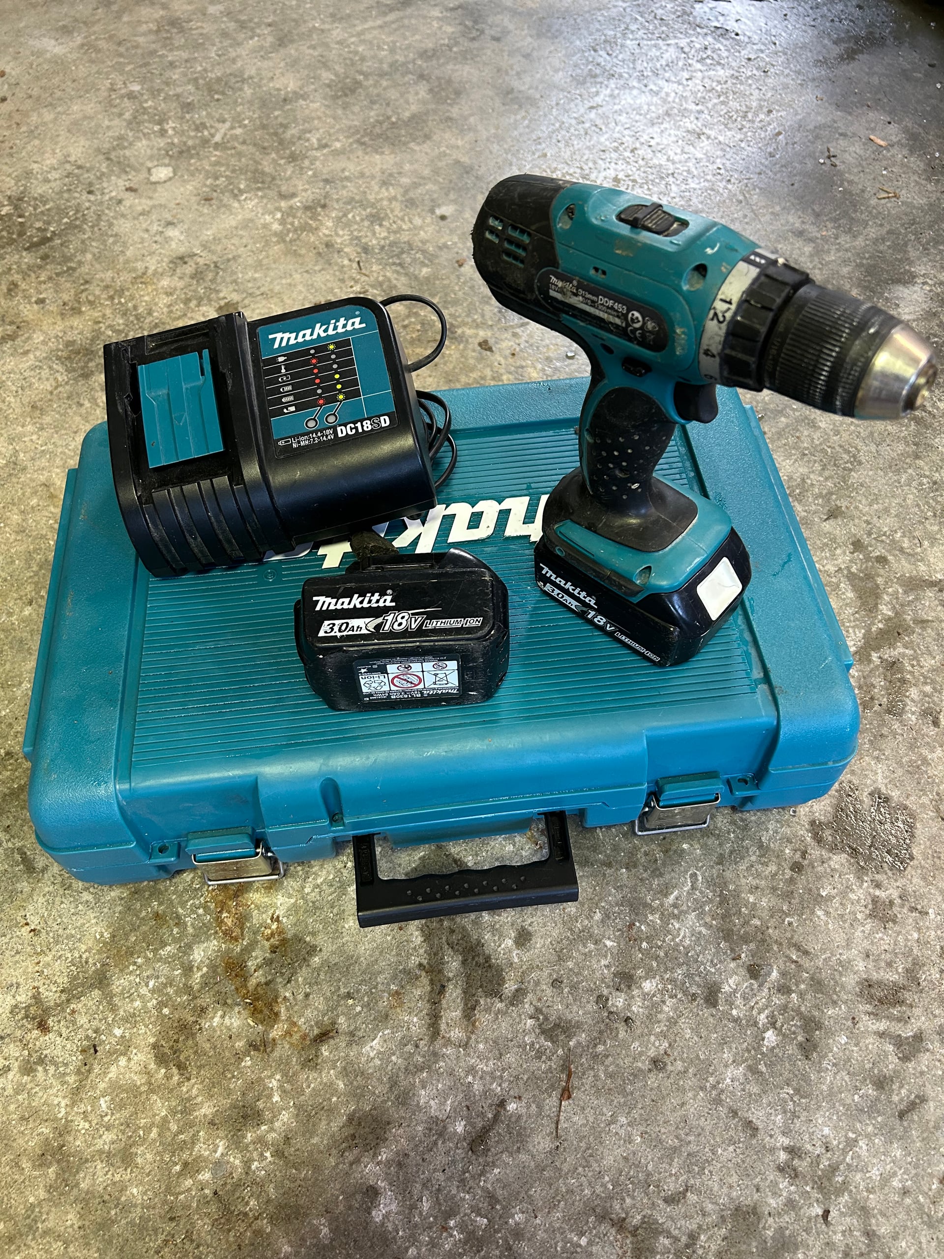 Loue perceuse visseuse sans fil Makita