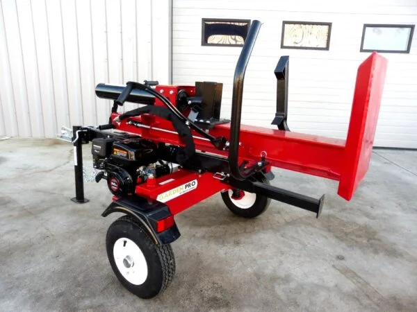 Fendeuse a bois tractée thermique 24 tonnes.