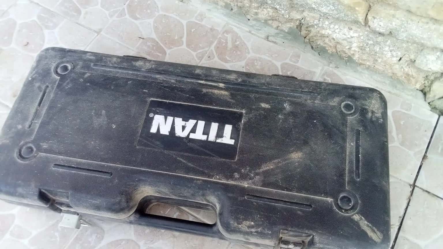 Marteau piqueur/ Brise roche electrique