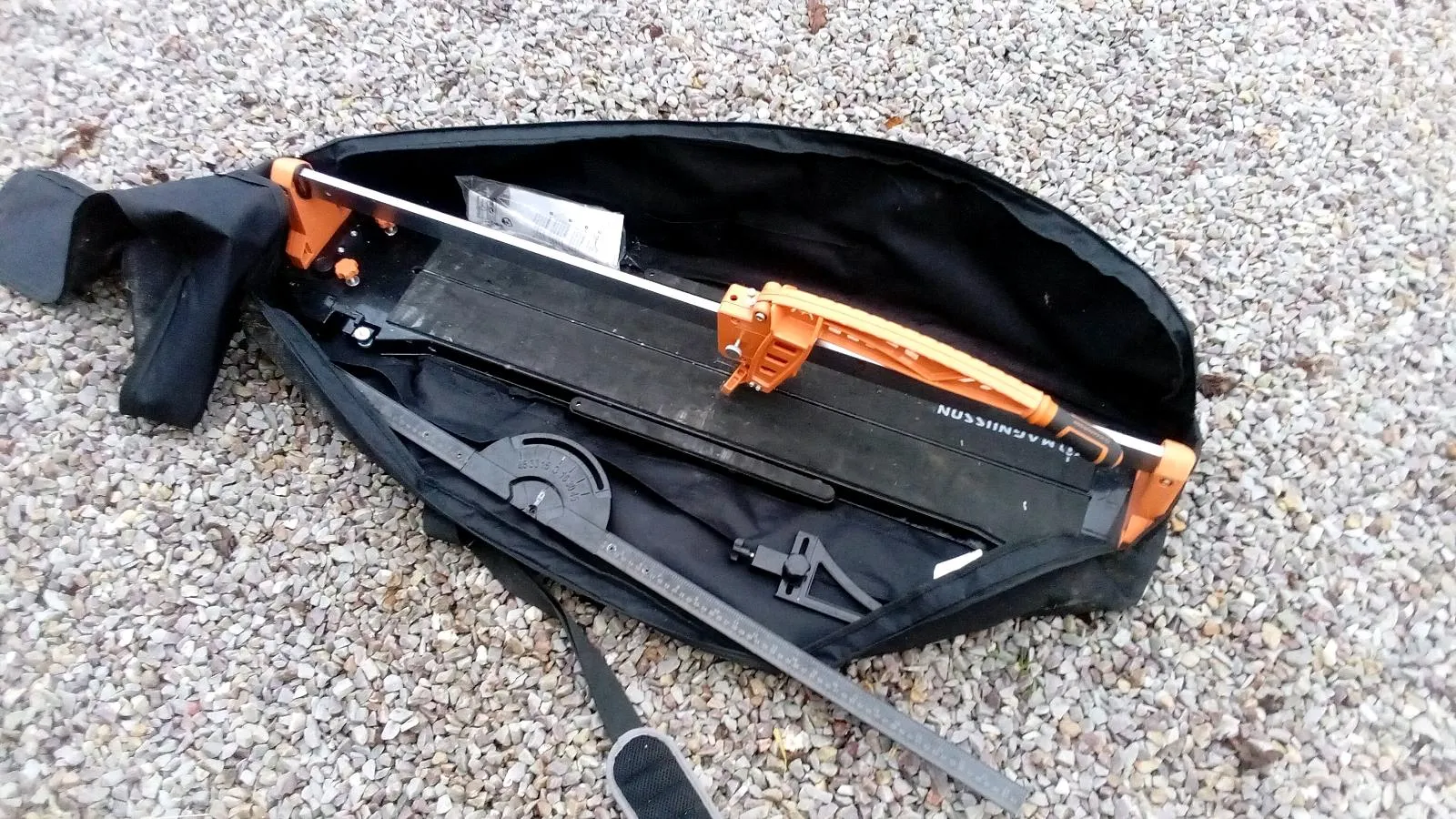 Coupe carelage manuel