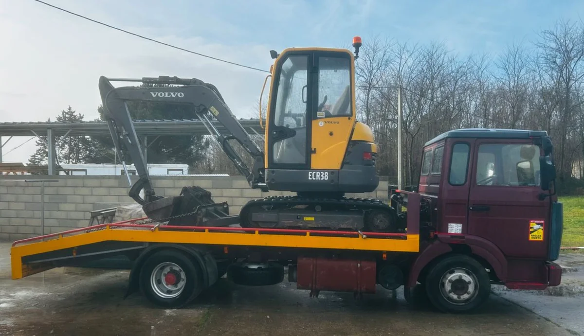 Mini pelle 3T4 Volvo à louer entre particuliers