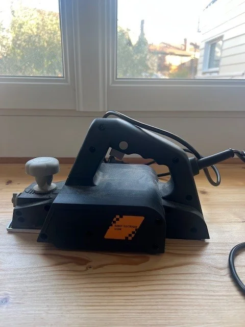 Rabot électrique 650 watt à louer entre particuliers