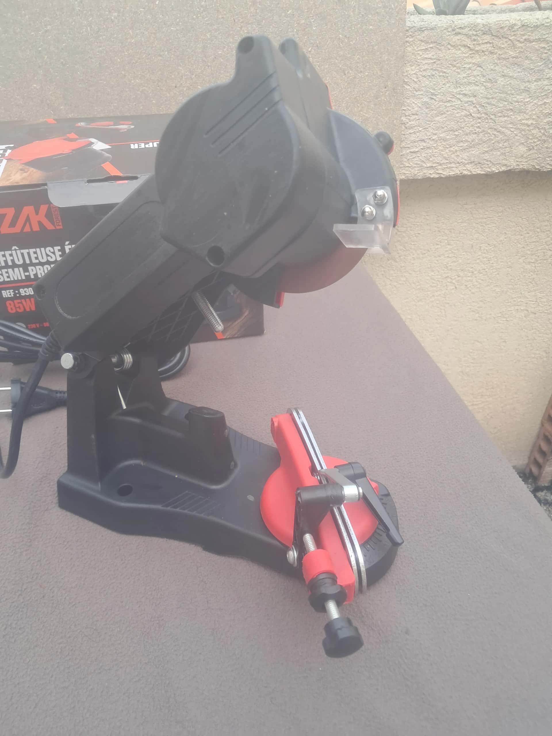 Affuteuse chaîne tronçonneuse