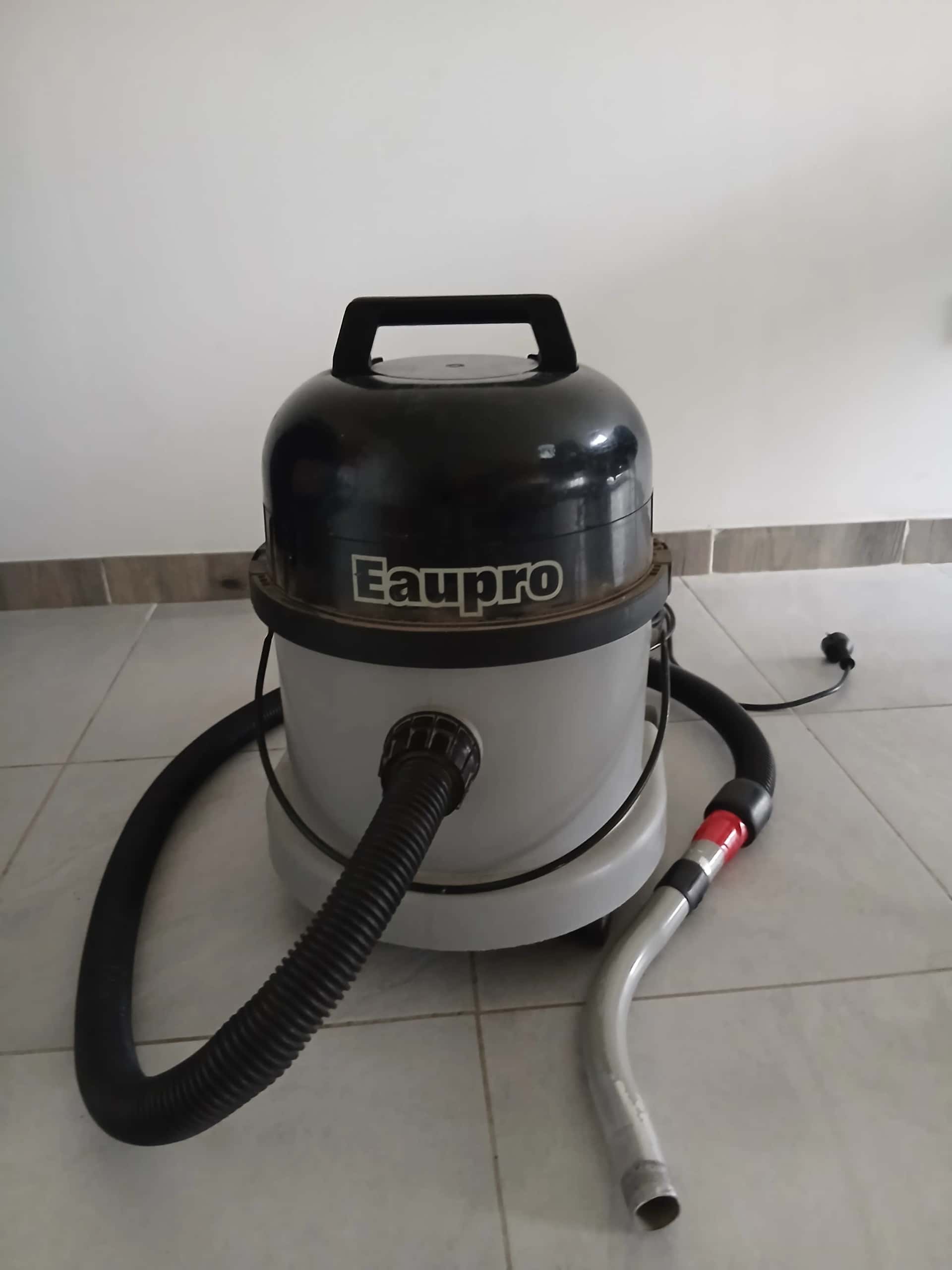 Loue aspirateur eau et poussière