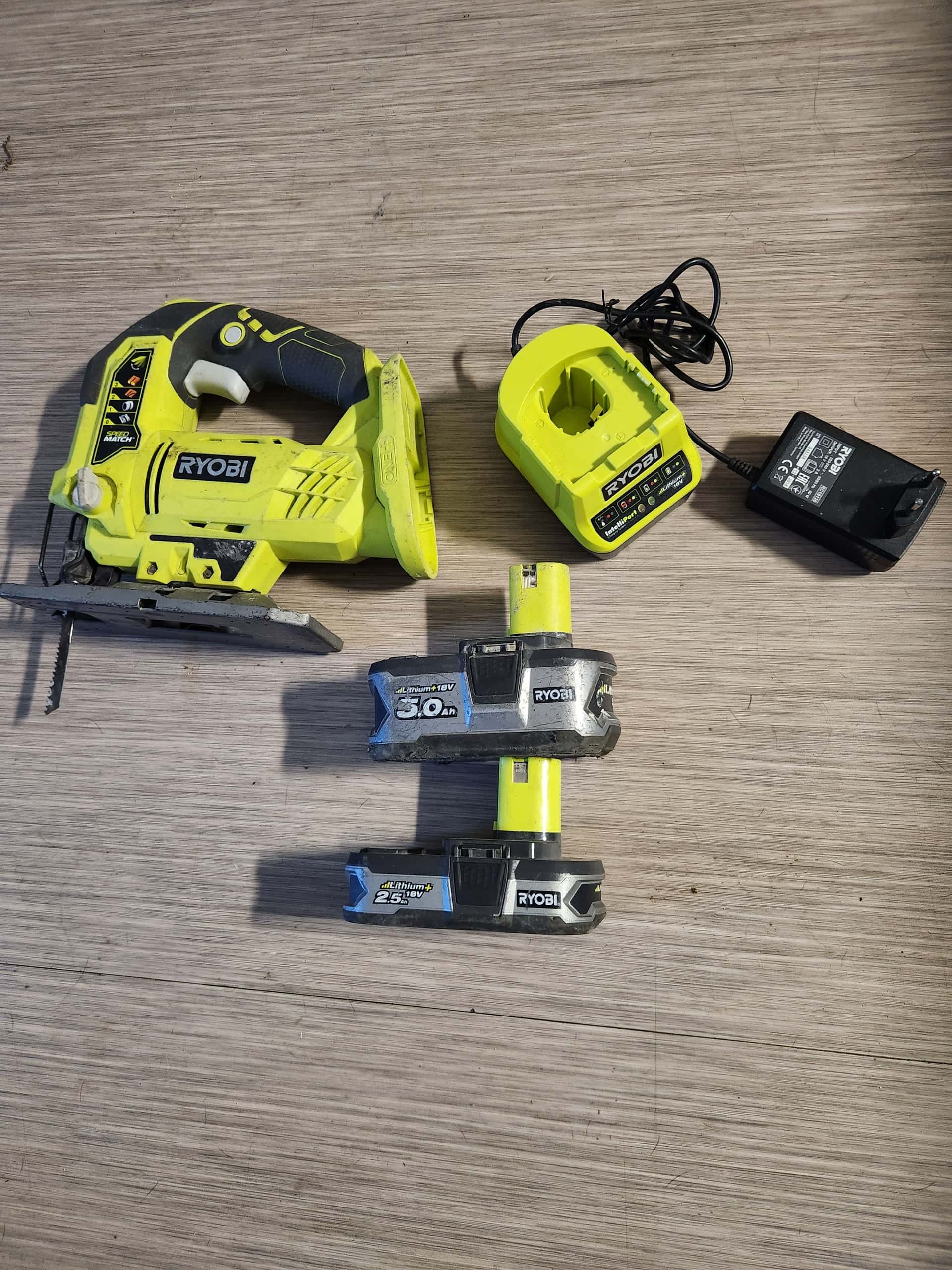 Scie sauteuse Ryobi 18V avec batteries et chargeur