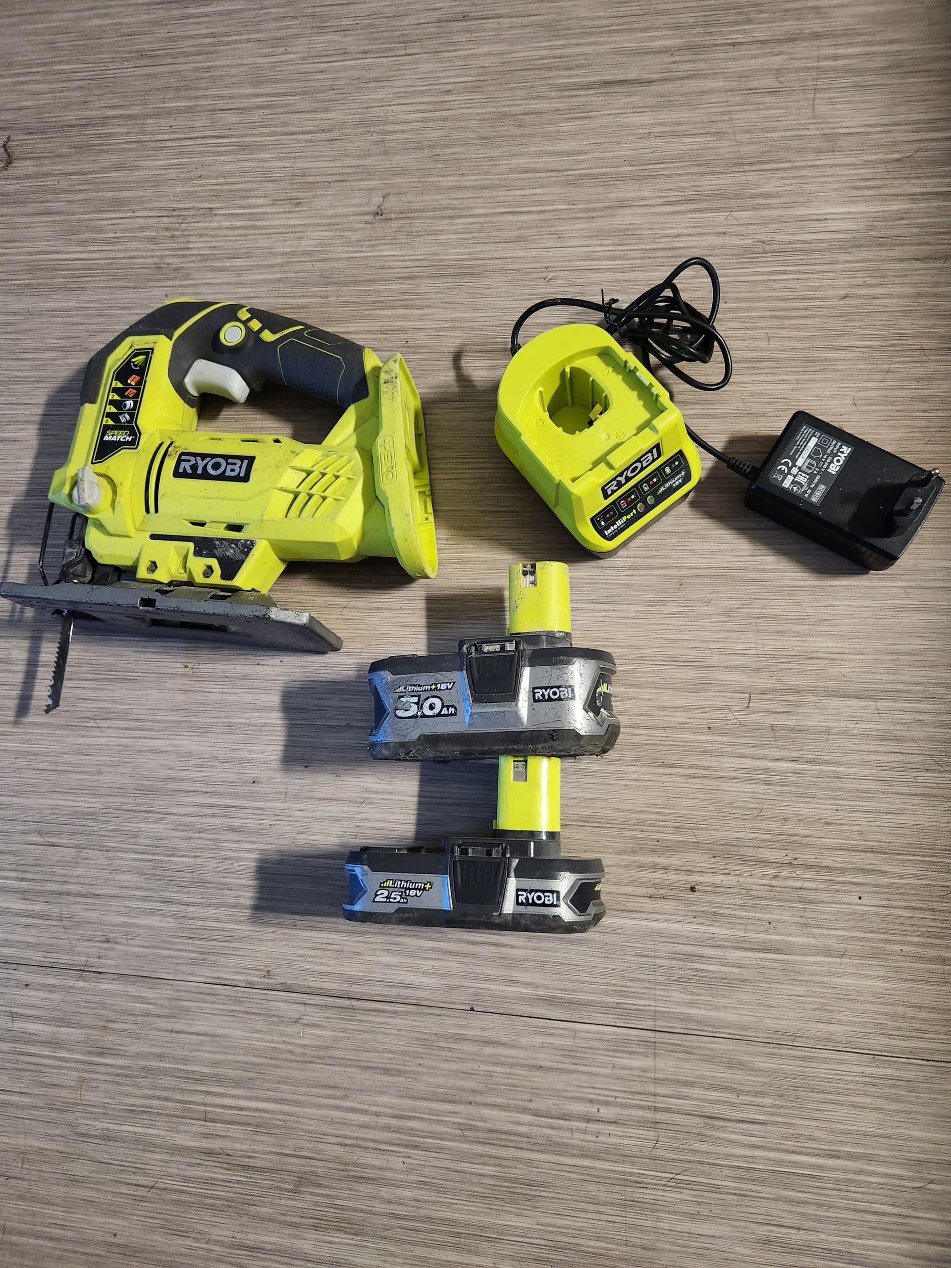 Scie sauteuse Ryobi 18V avec batteries et chargeur