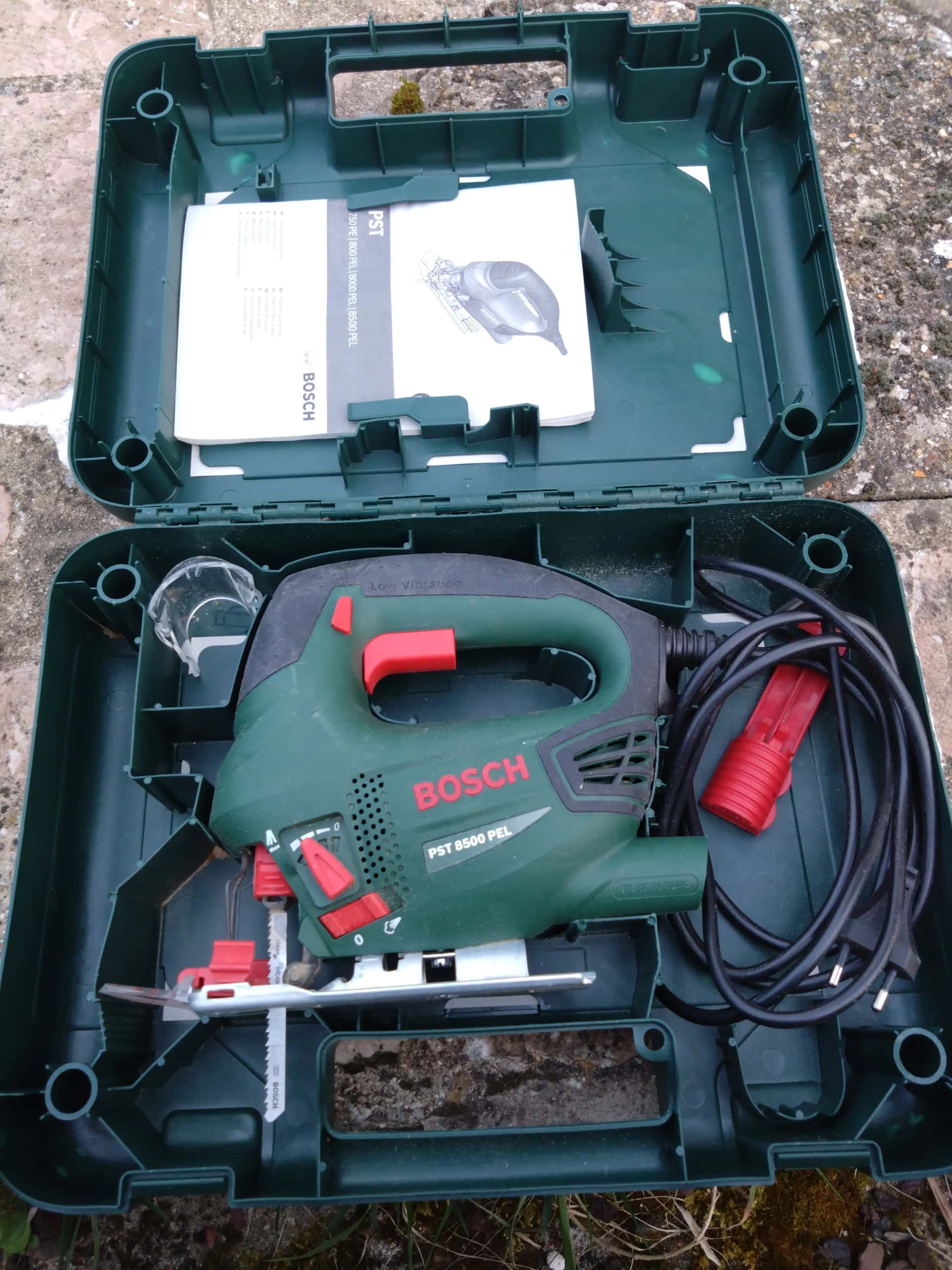 Scie sauteuse filaire