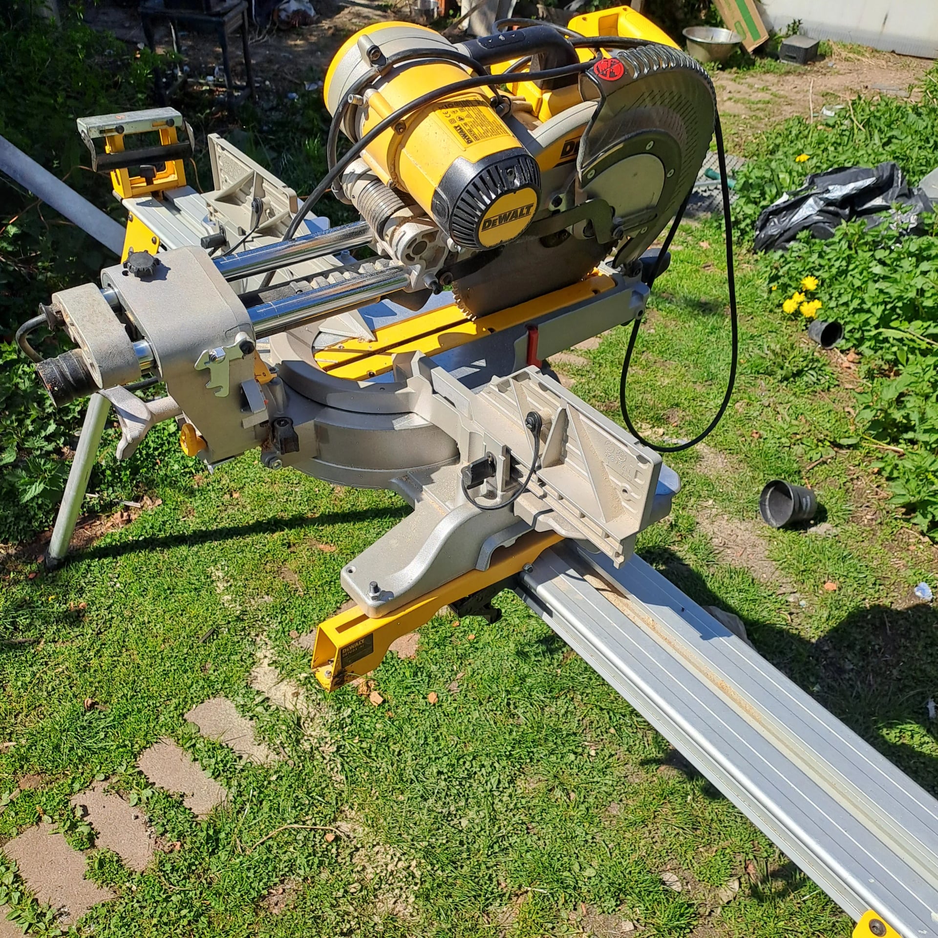 Scie circulaire Dewalt DWS780