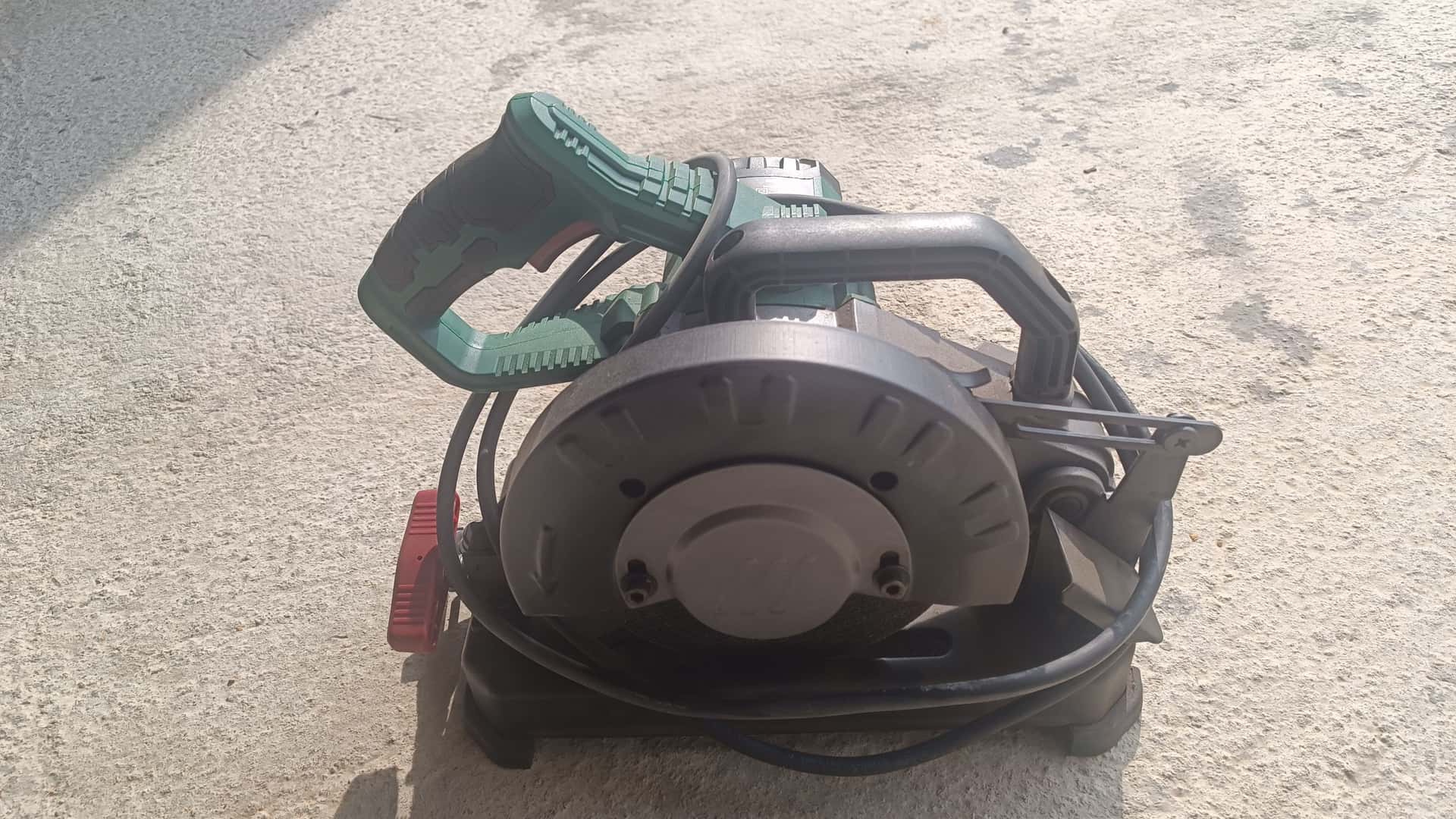 Tronçonneuse à métaux