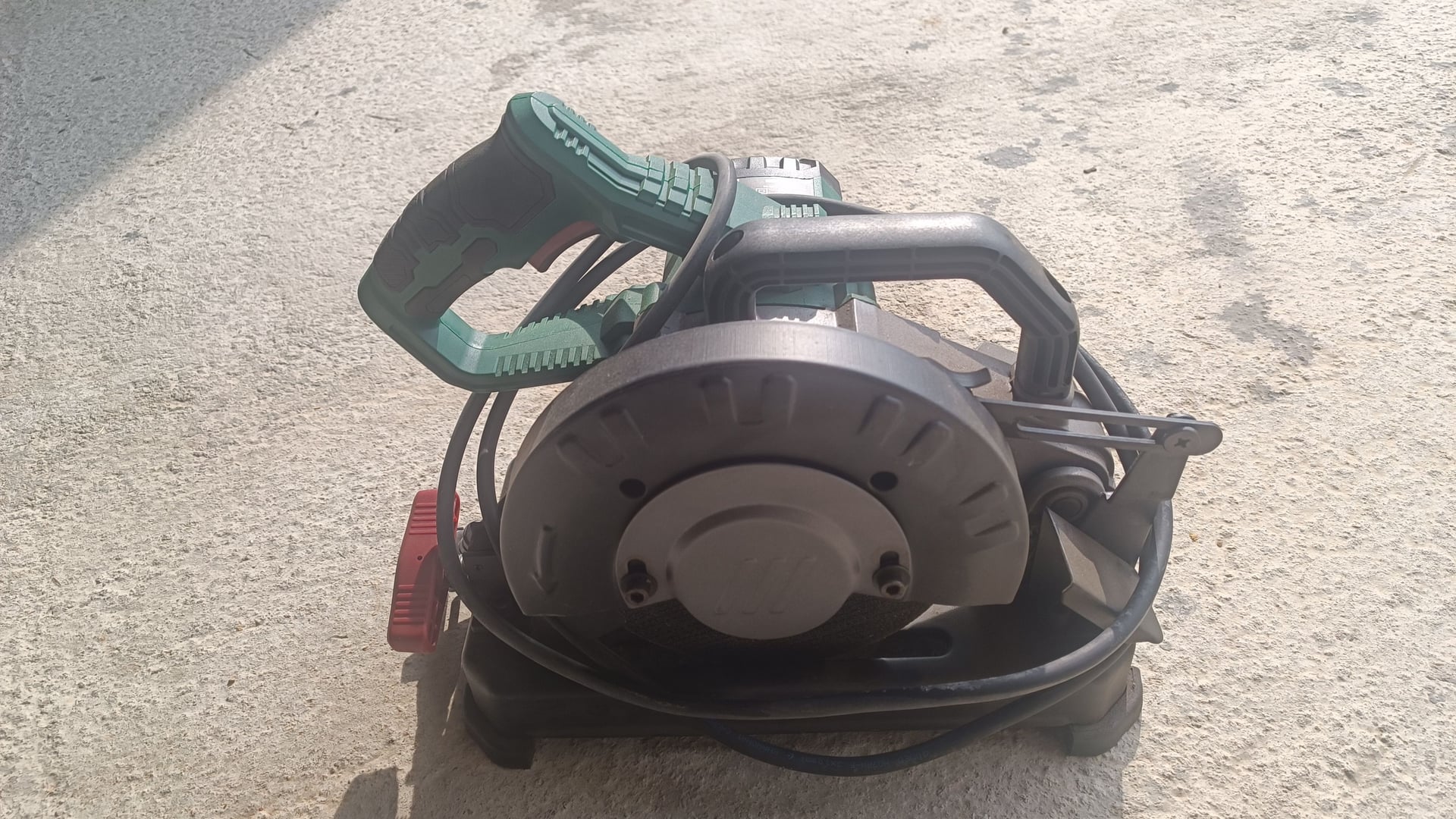 Tronçonneuse à métaux