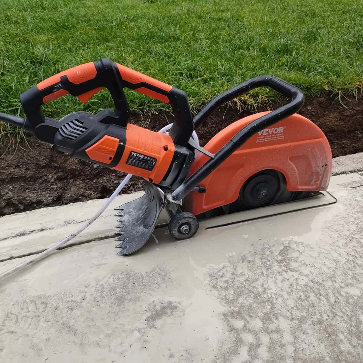 Scie à béton électrique
