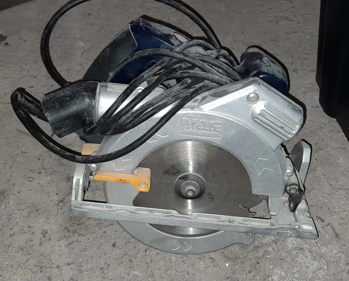 Scie circulaire Mac Allister à louer entre particuliers