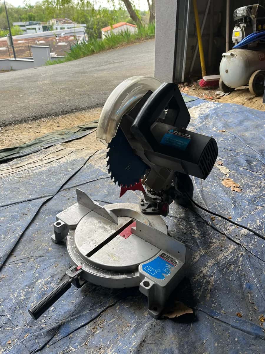 Scie à onglé radiale