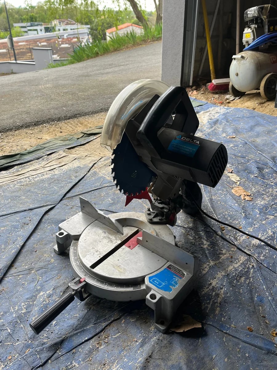 Scie à onglé radiale