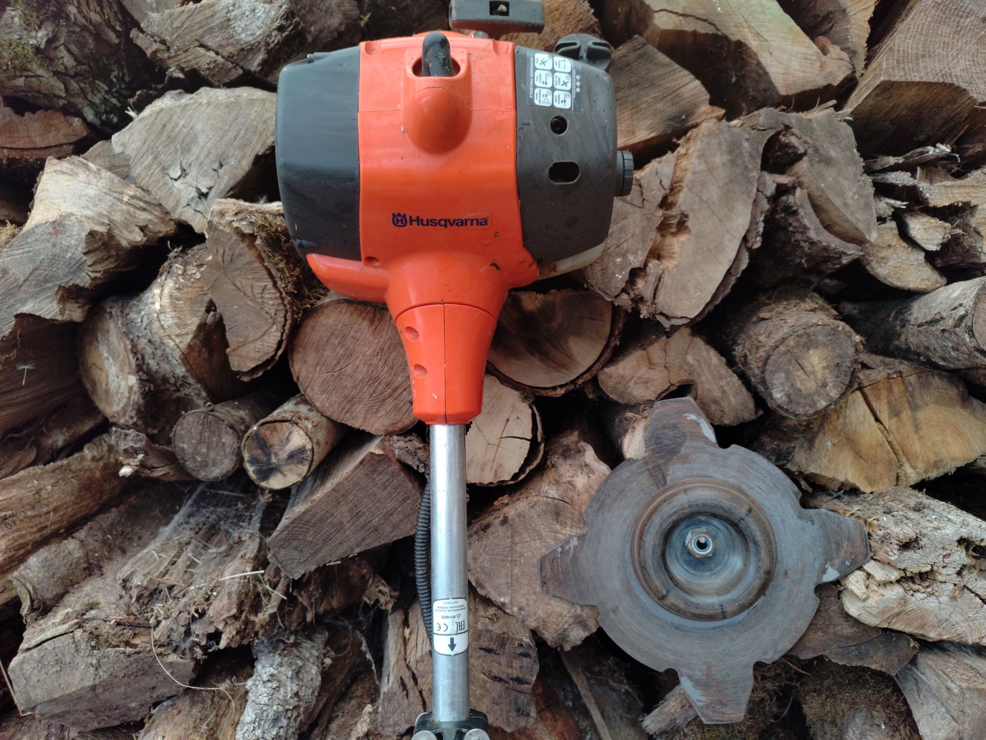 LOCATION DÉBROUSSAILLEUSE THERMIQUE HUSQVARNA 128R
