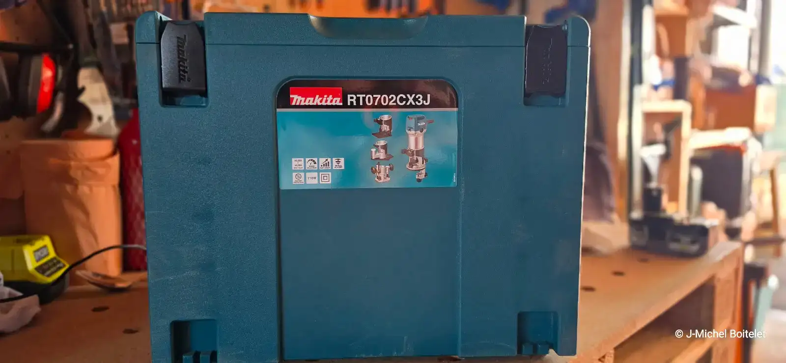 Affleureuse defonceuse à fil Makita