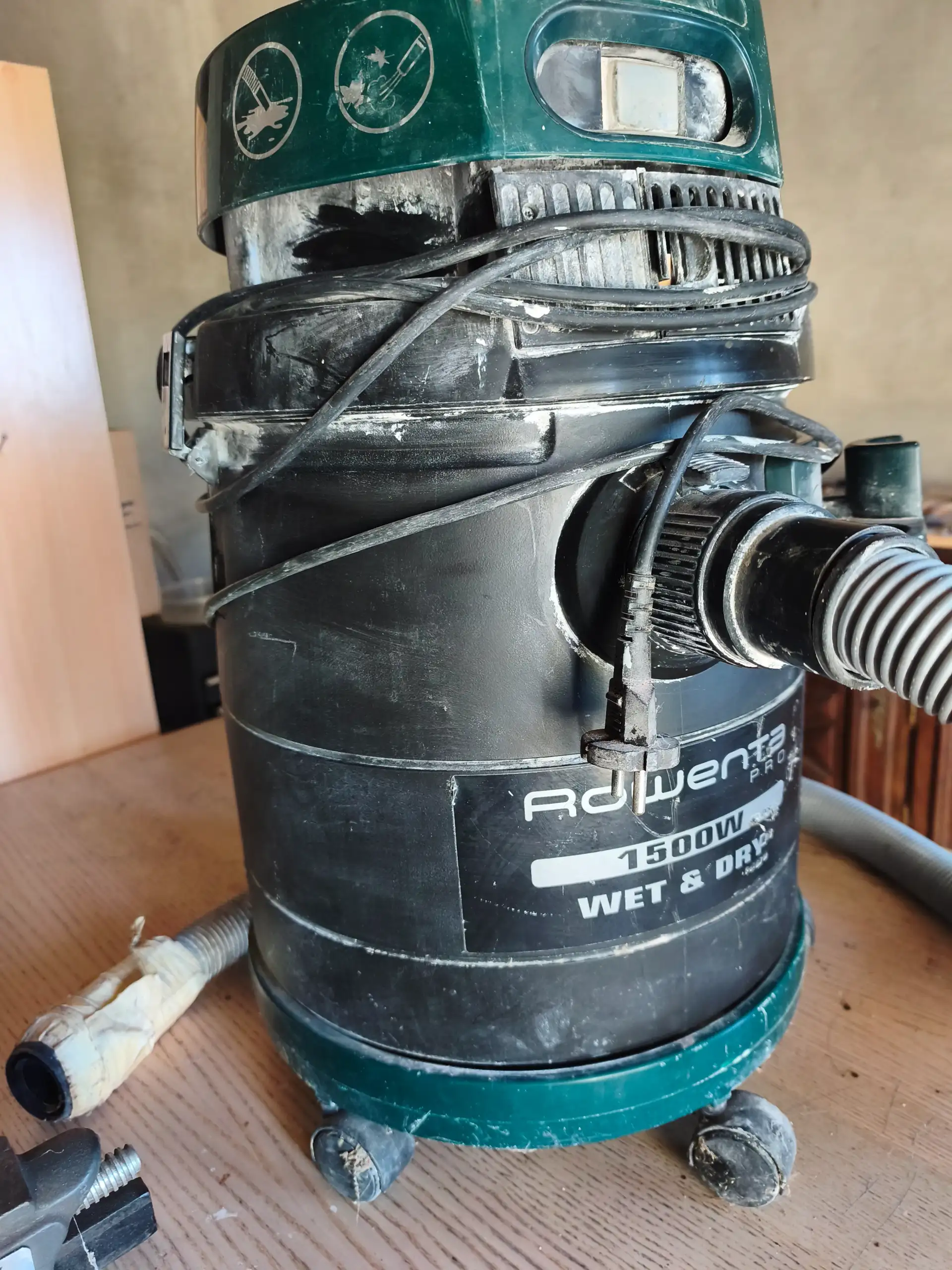 Aspirateur de chantier Rowenta Pro – Eau et poussières, 1 500 W