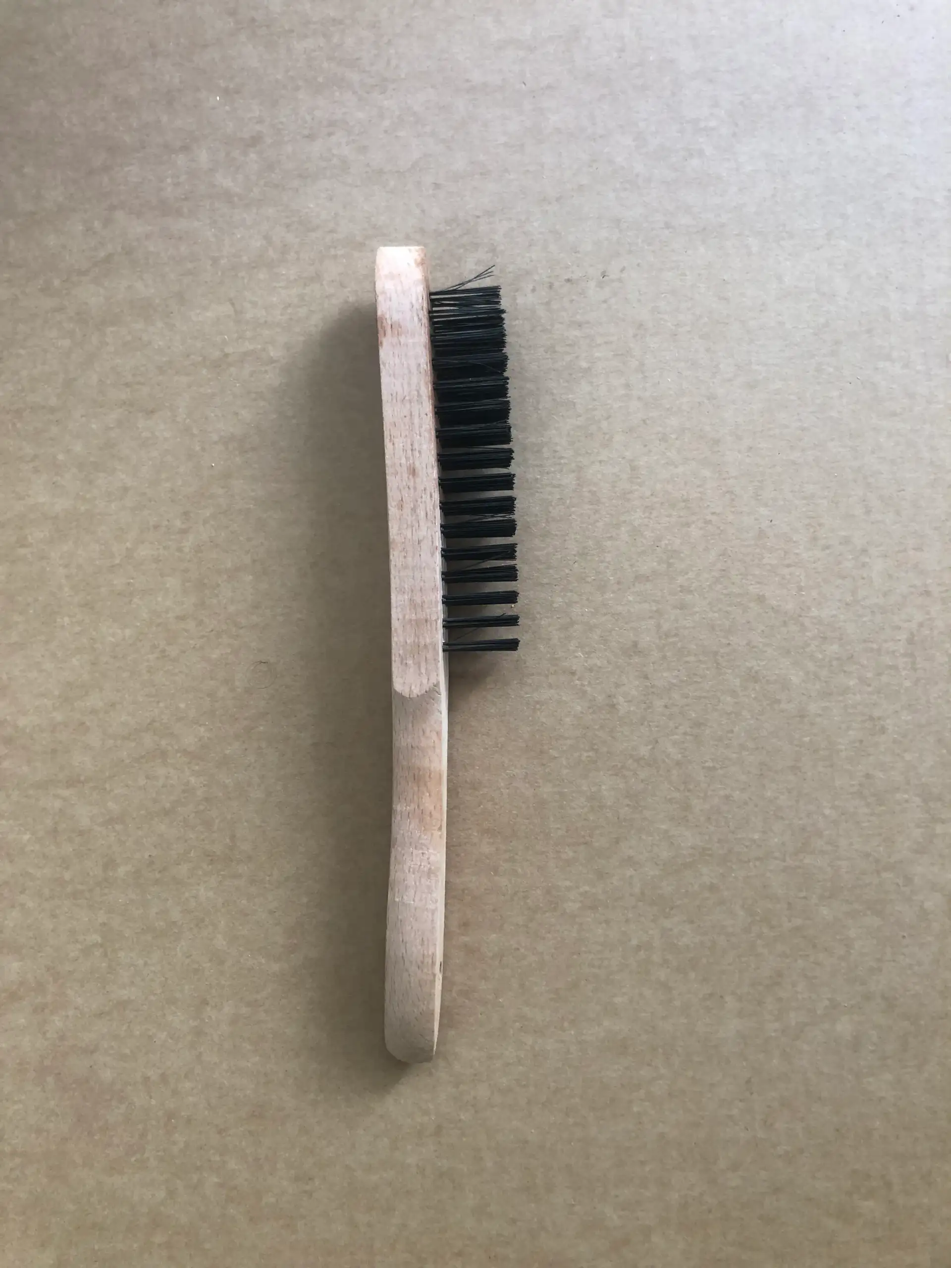 Brosse de ponçage pour nettoyer, brosser et décaper, fil acier rond