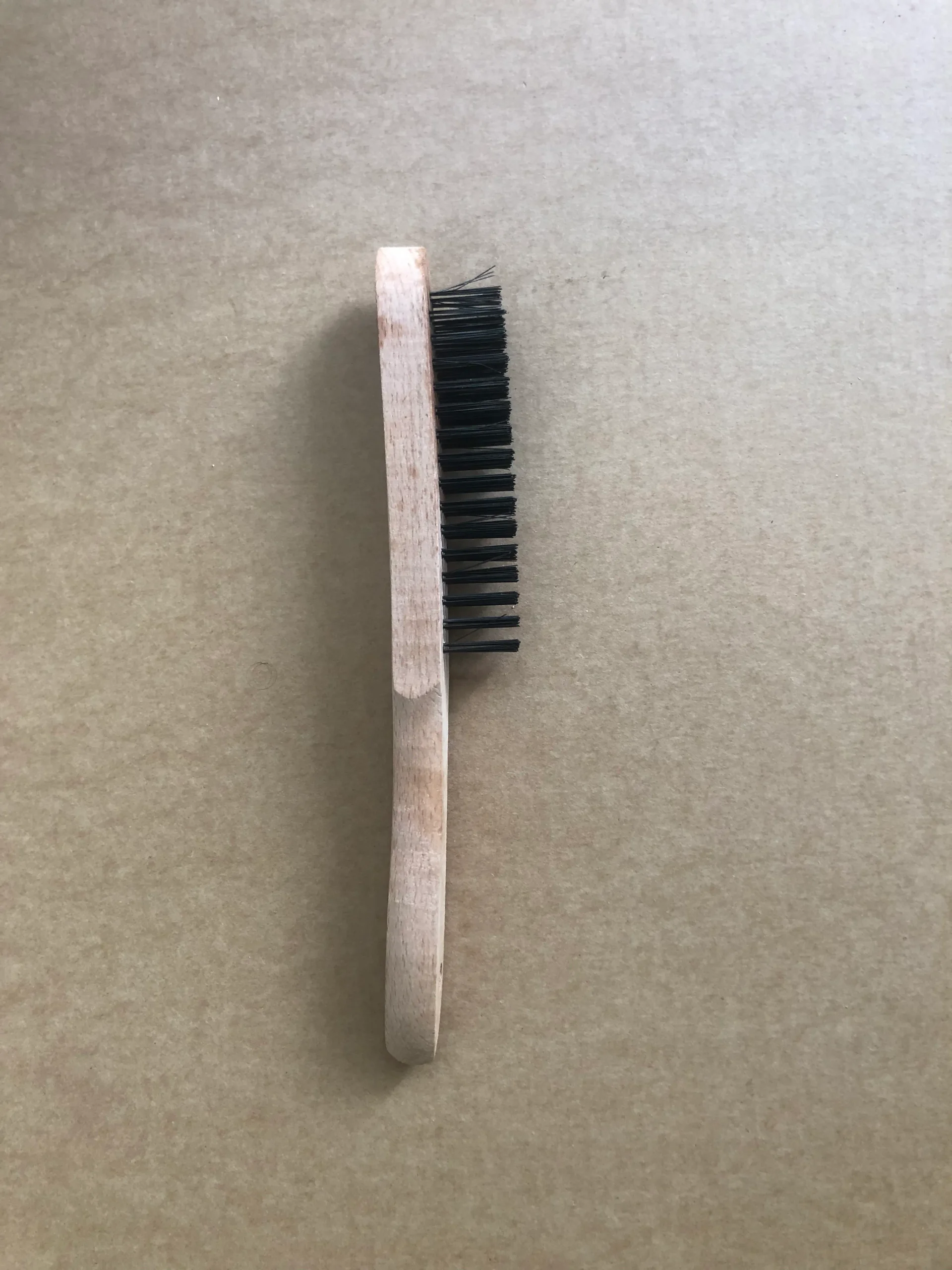 Brosse de ponçage pour nettoyer, brosser et décaper, fil acier rond