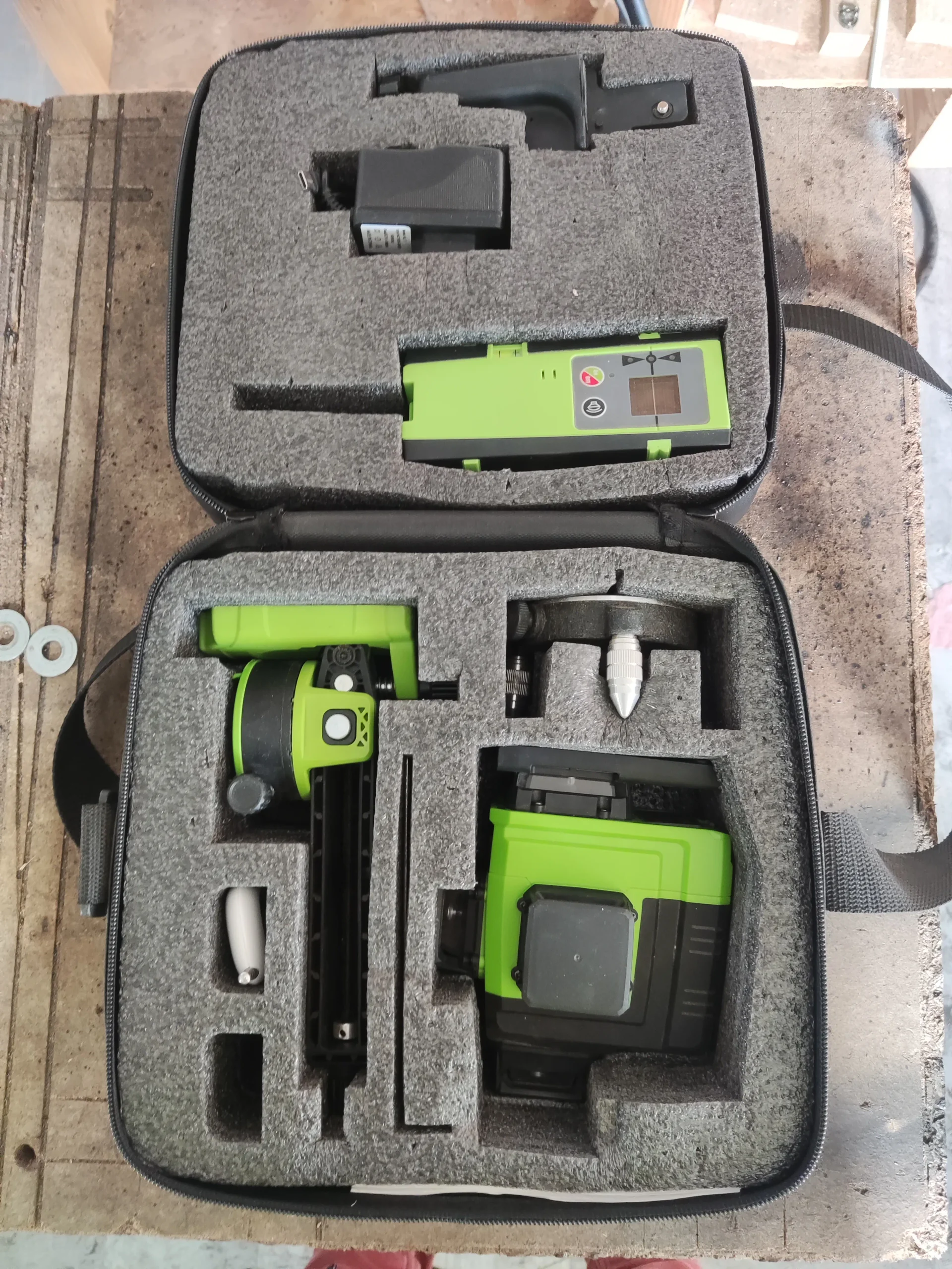 Laser lignes vert 4 lignes avec récepteur et trépied