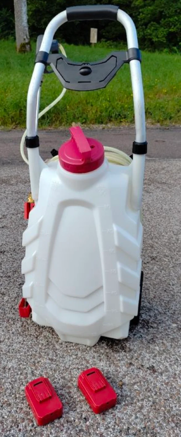 Location pulvérisateur toiture / façade / anti-mousse 30L – batterie – 13m
