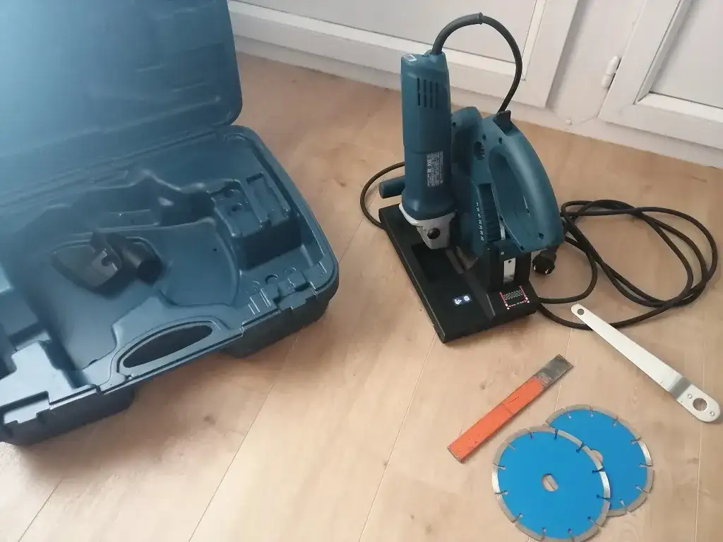 ☎️ Location  Rainureuse Bosch double lame - Livraison