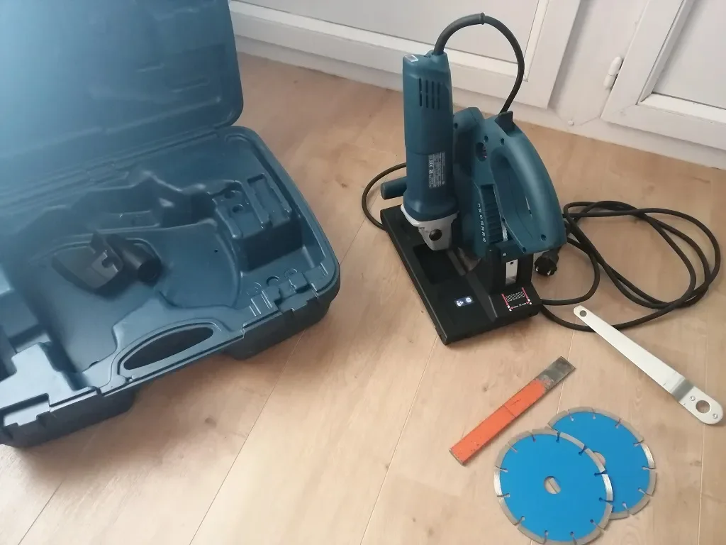 ☎️ Location  Rainureuse Bosch double lame - Livraison