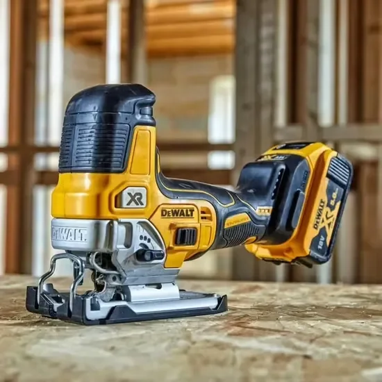 Location Scie sauteuse Dewalt DCS335NT-XJ