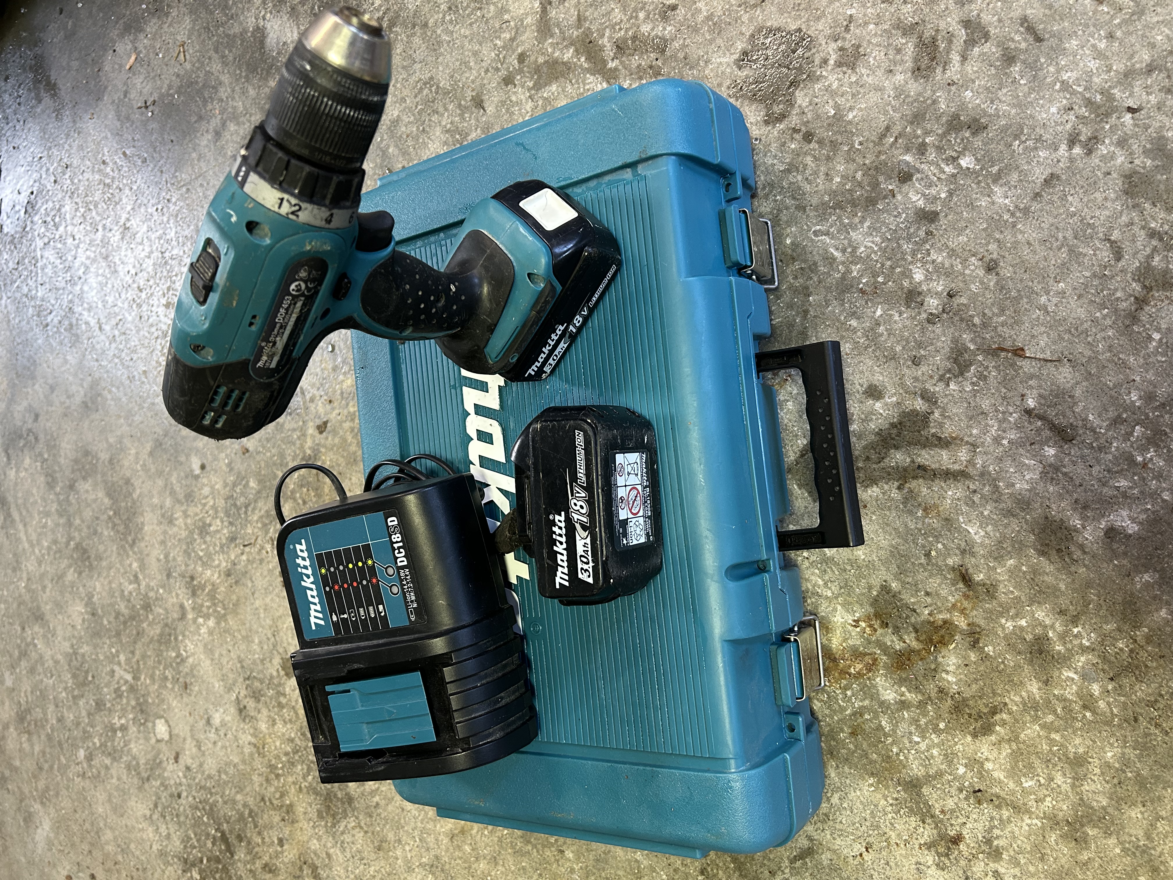 Loue perceuse visseuse sans fil Makita