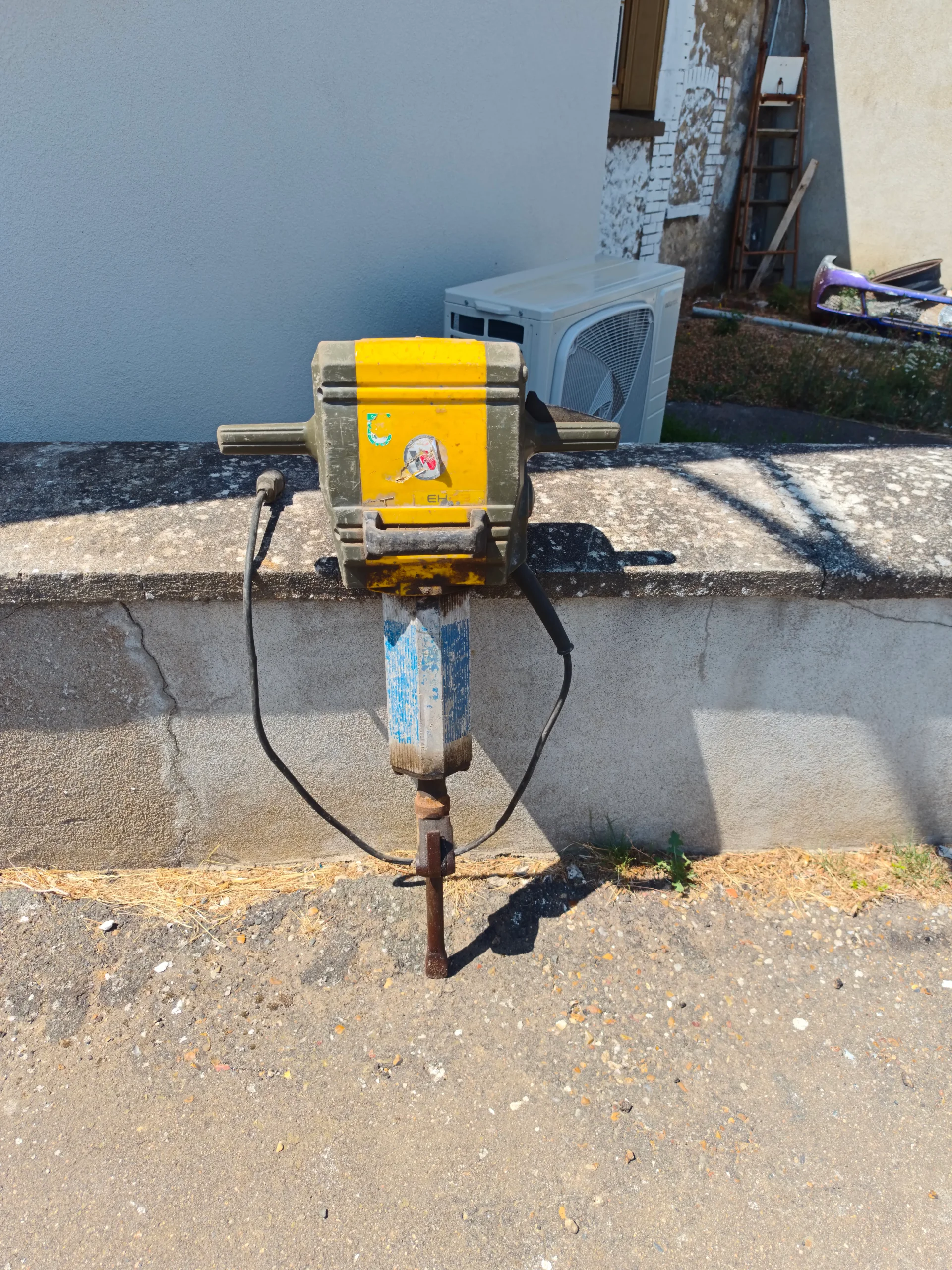 Marteau piqueur 220v