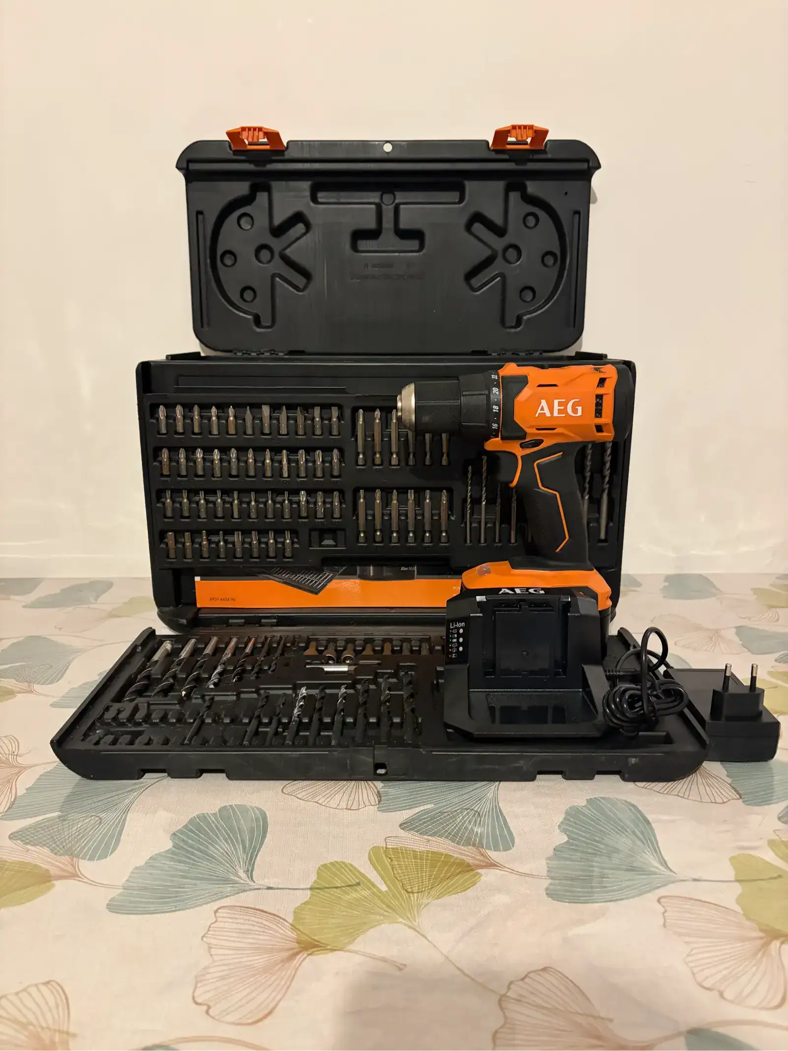 Perceuse sans fil AEG + Coffret