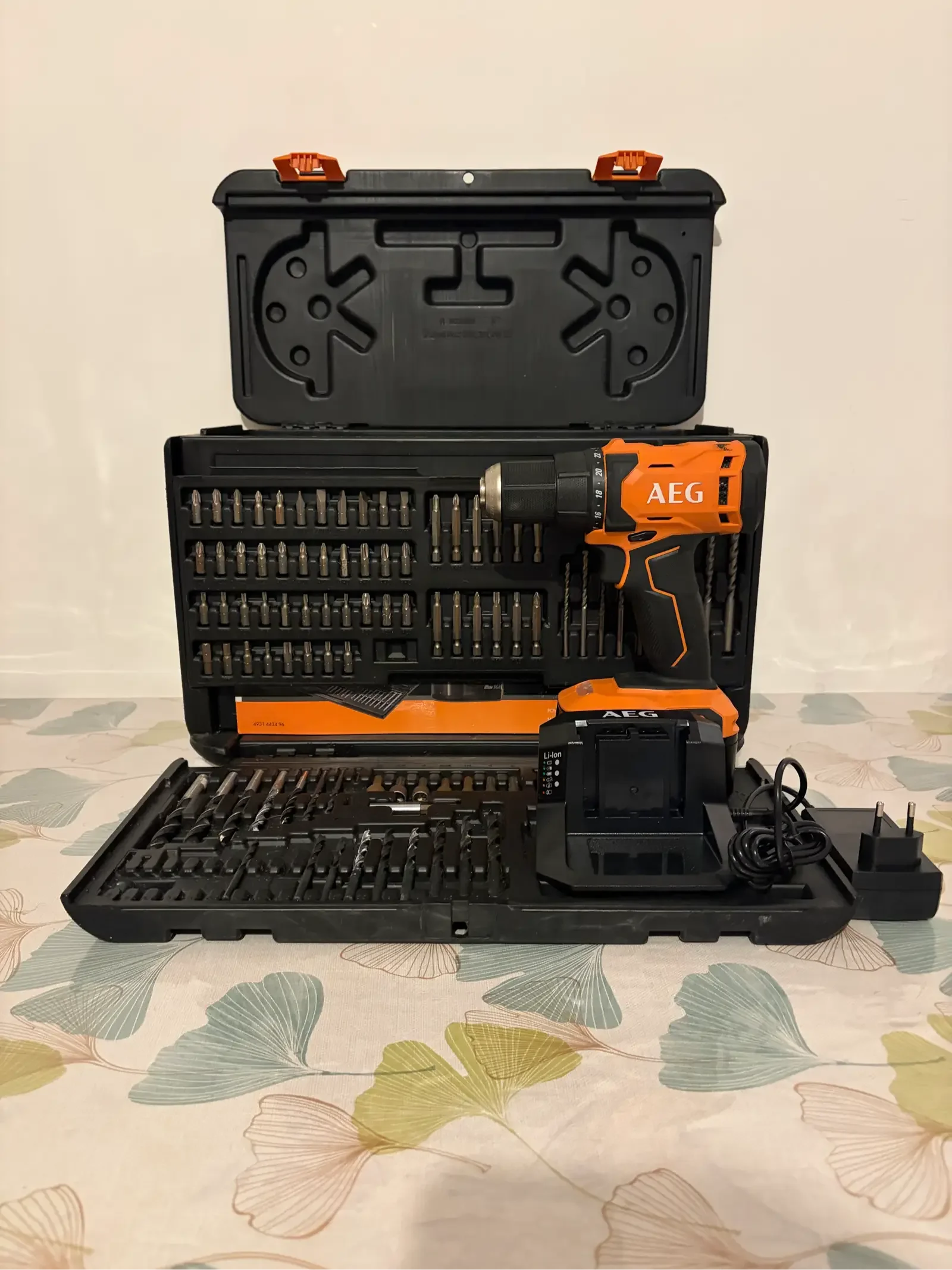 Perceuse sans fil AEG + Coffret