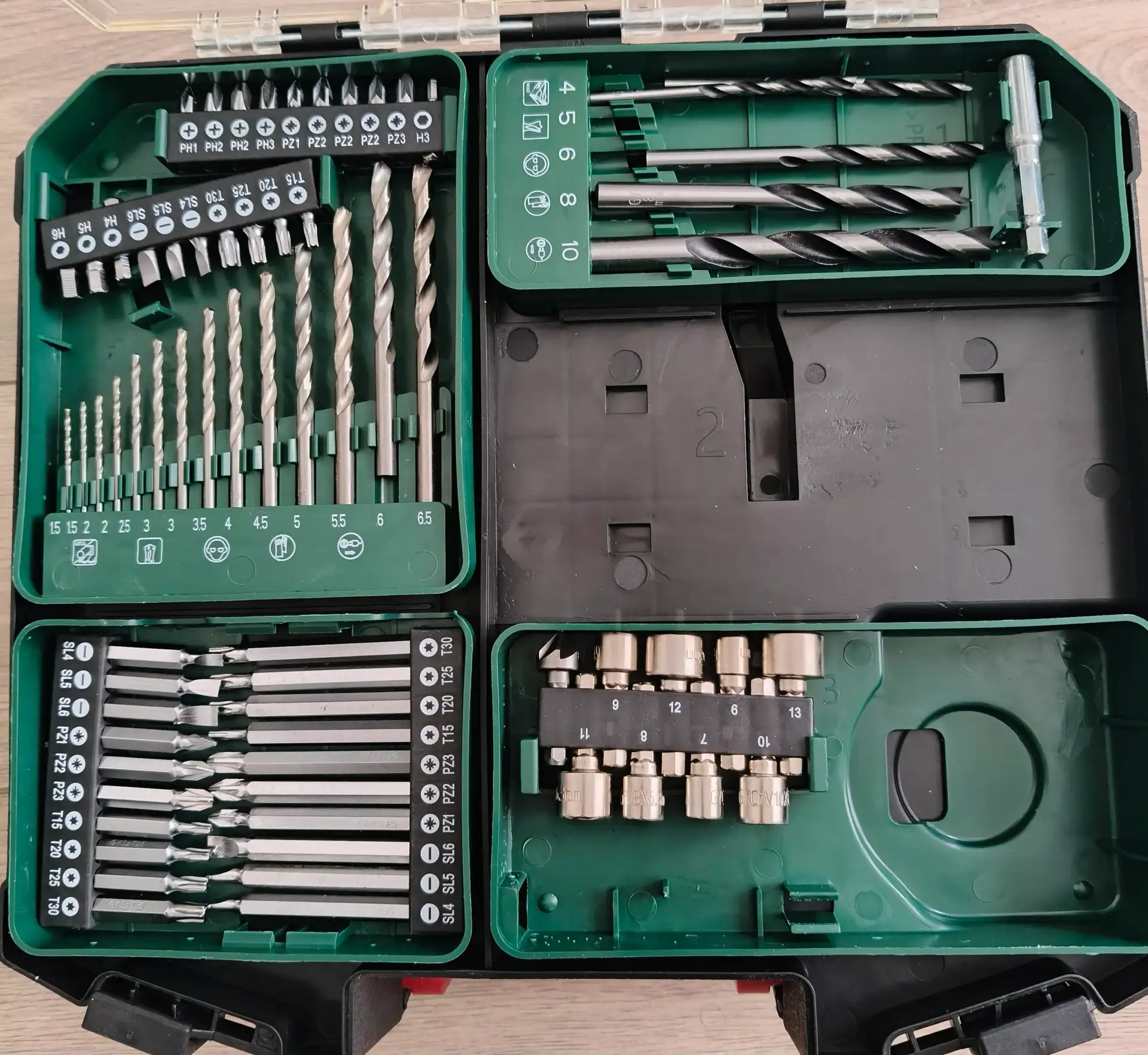 perceuse visseuse Parkside 20V + 2 batteries + coffret embouts — Poissy