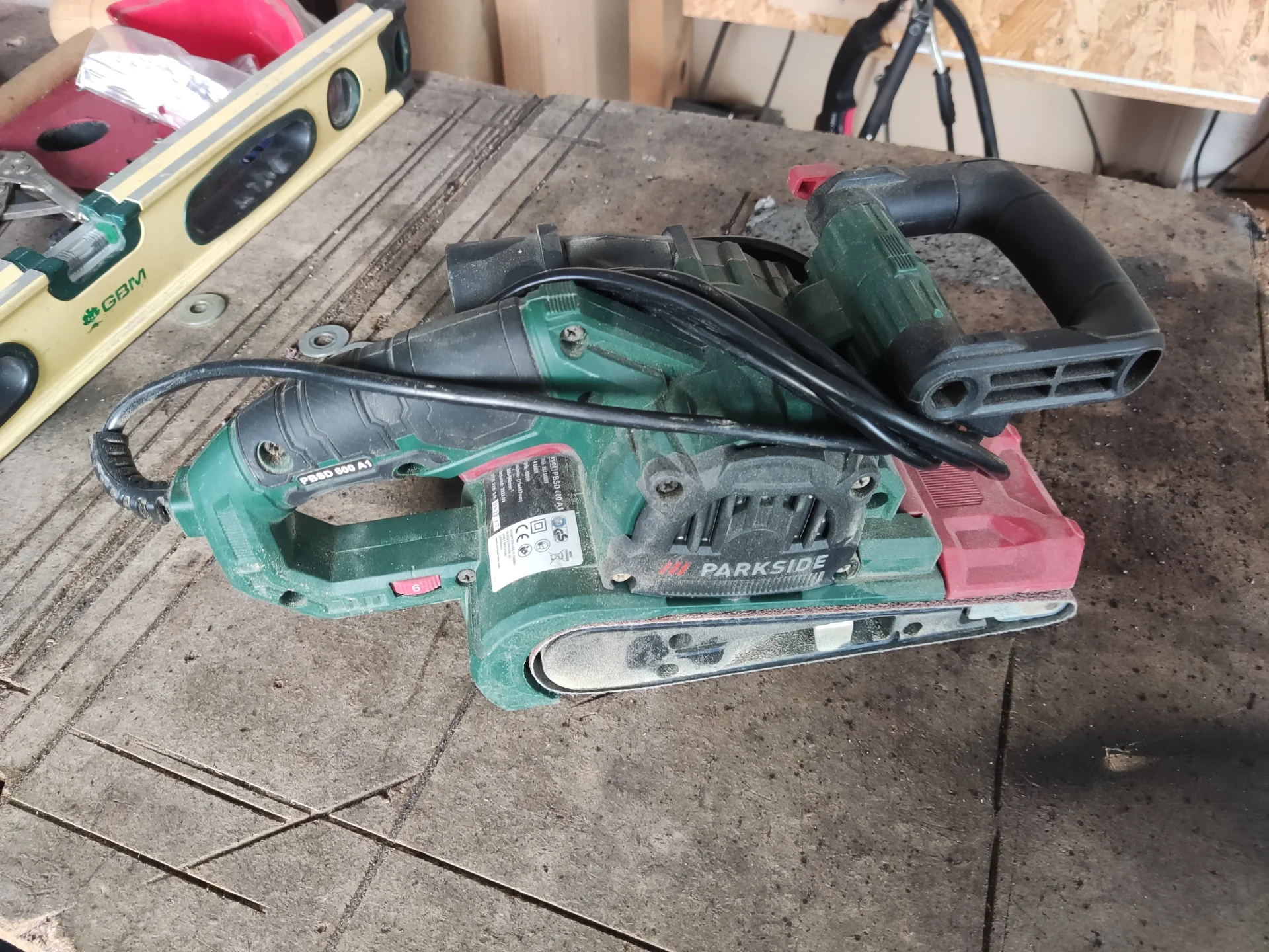 Ponceuse à bande Parkside avec bandes abrasives